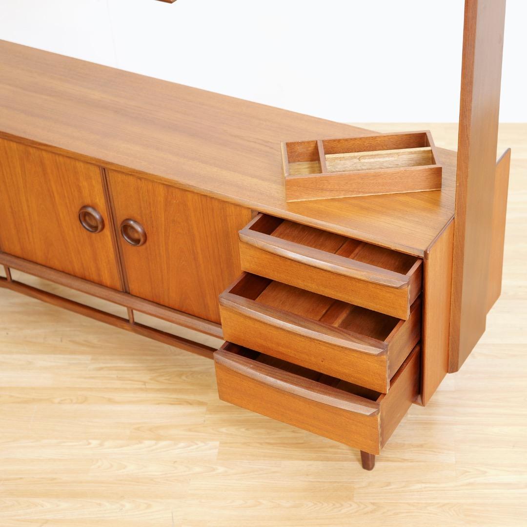 Metà XX secolo Libreria credenza divisoria in teak danese del metà del secolo scorso in vendita