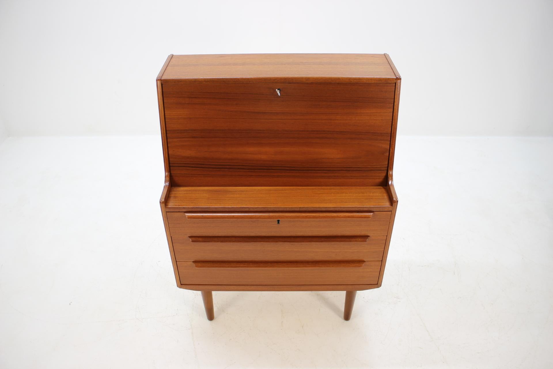 This Danish teak writing cabinet features three drawers and two small one. The writing area desk is 80cm width and 39cm deep. This item was carefully refurbished.