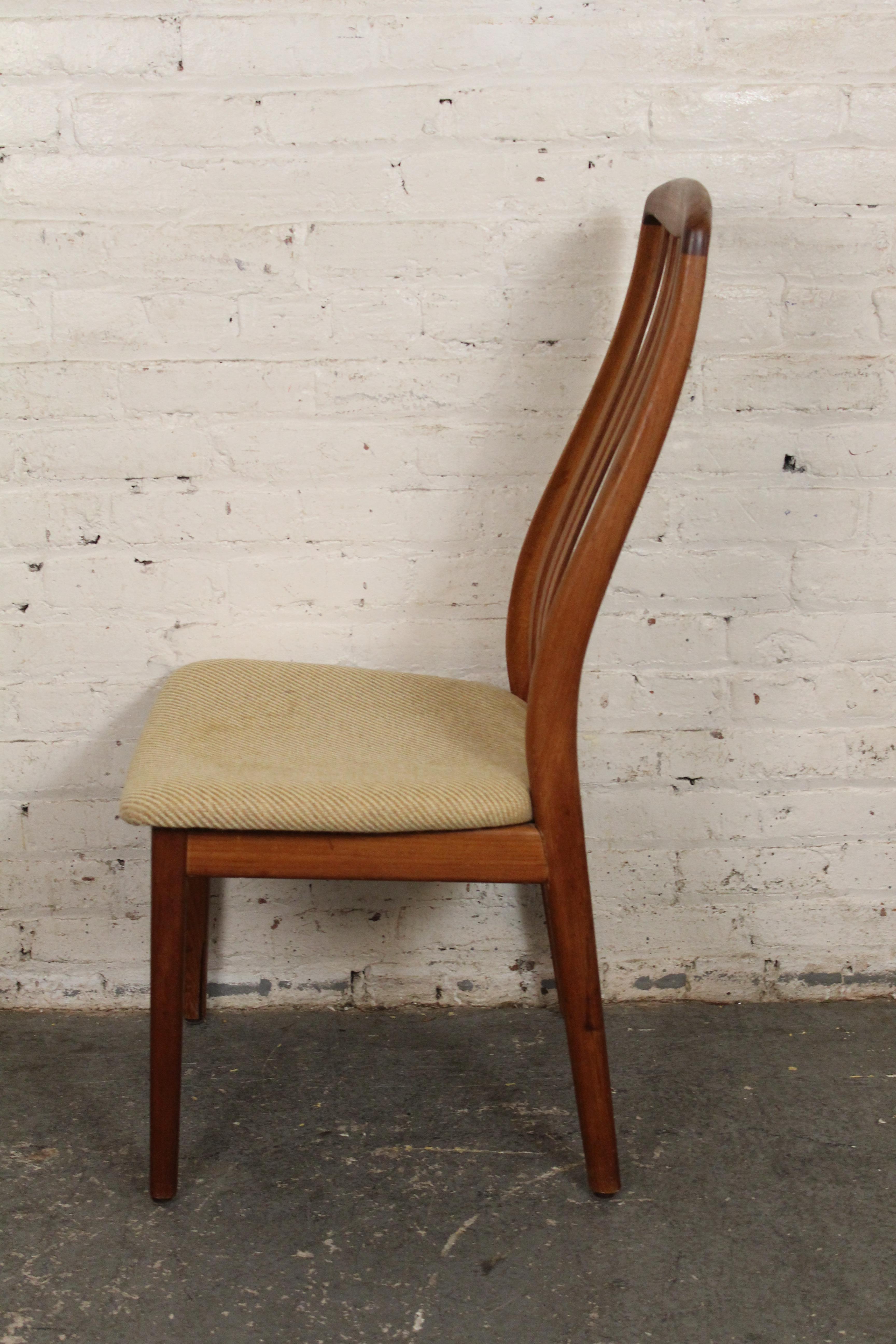 Silla auxiliar danesa de teca de mediados de siglo de Preben Schou Andersen siglo XX en venta