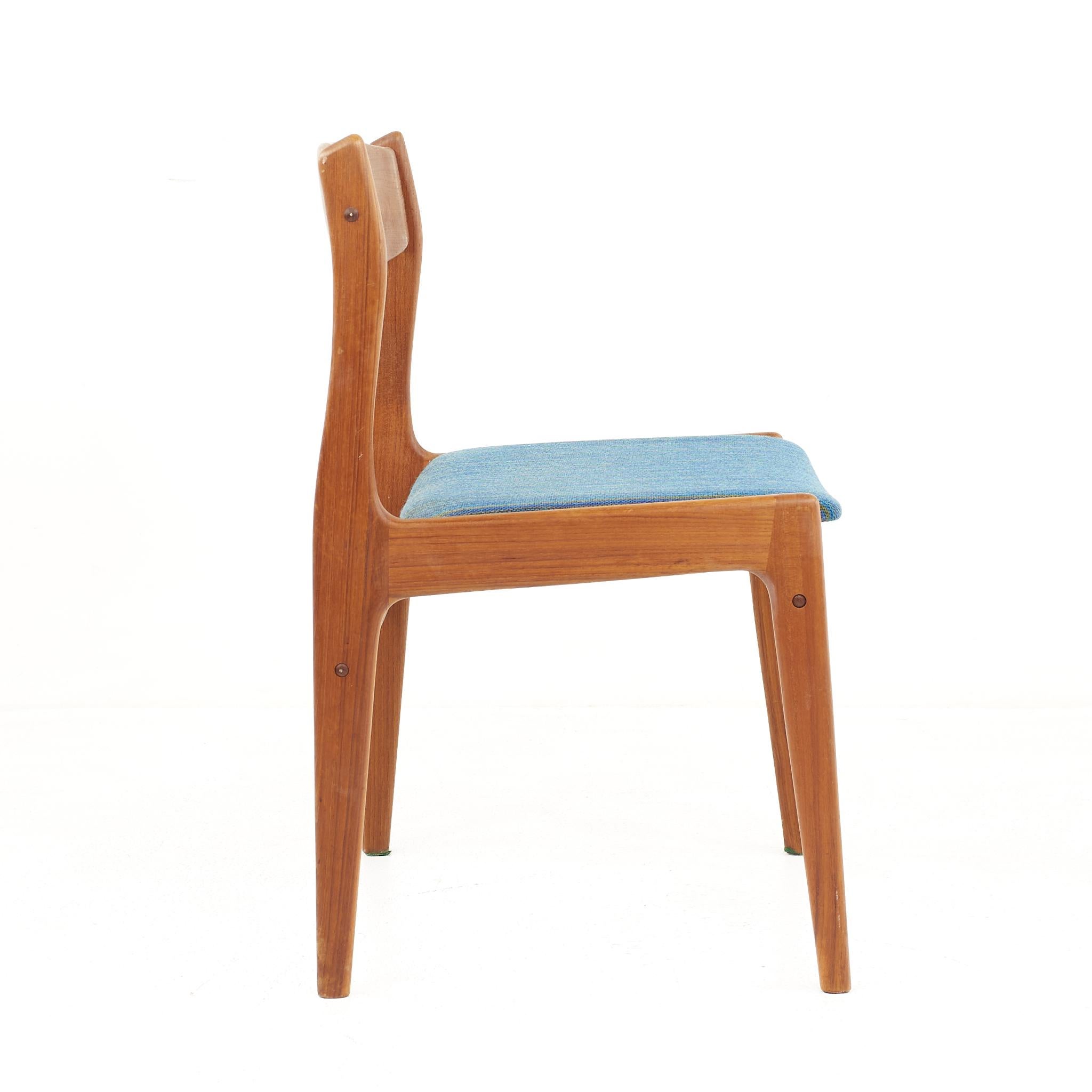 Mid Century Danish Teak Side Chairs, a Pair For Sale 3