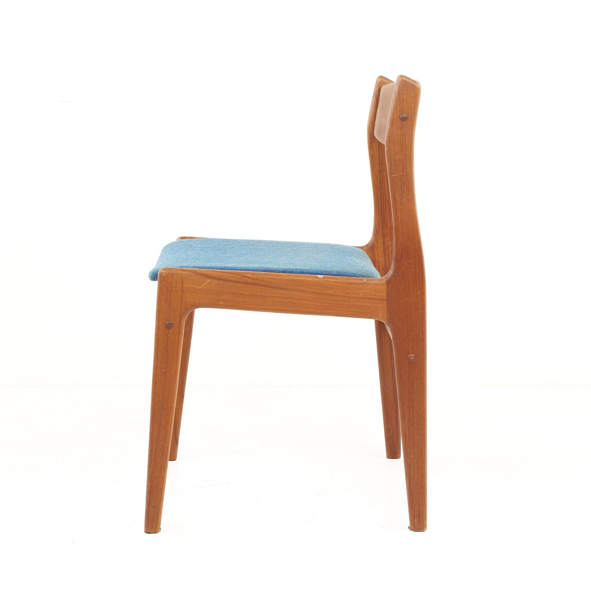 Paire de chaises d'appoint danoises en teck du milieu du siècle dernier en vente 4