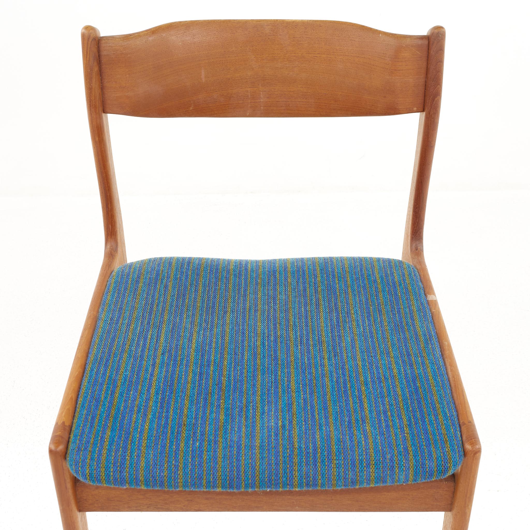 Mid Century Danish Teak Side Chairs, a Pair For Sale 5