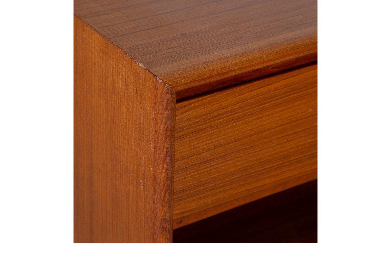Mid-Century Danish Teak Side Table Nightstand For Sale 5