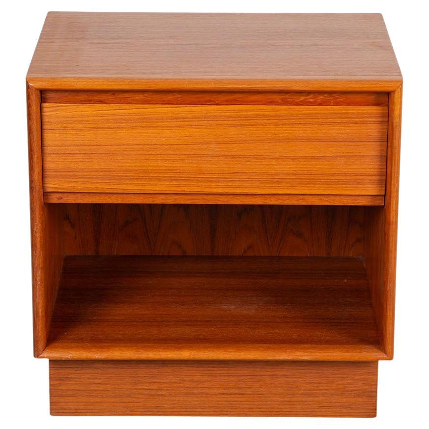 Tavolino danese di metà secolo in teak Comodino