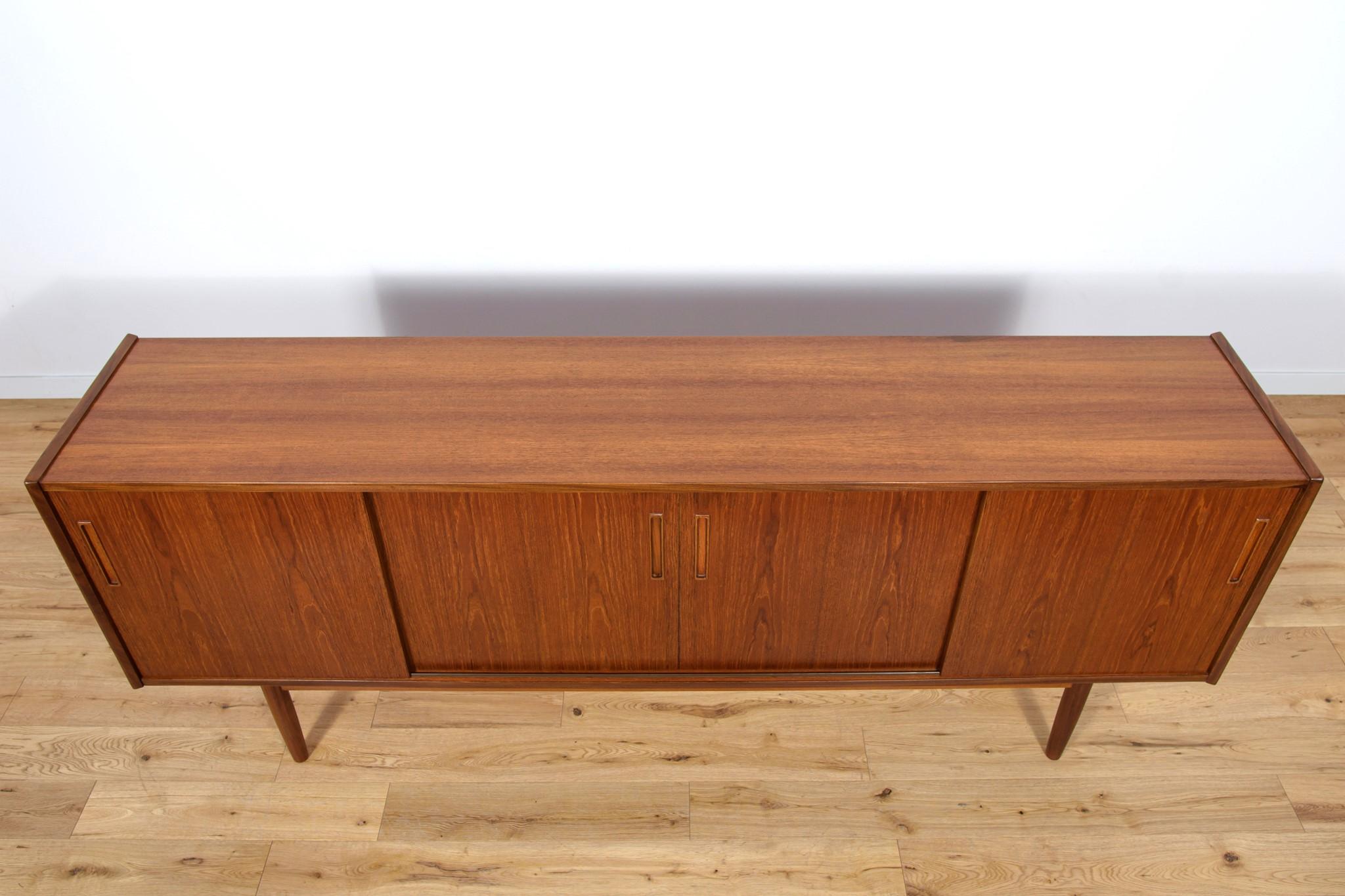  Dänisches Teak-Sideboard aus der Jahrhundertmitte, 1960er Jahre (Holzarbeit) im Angebot