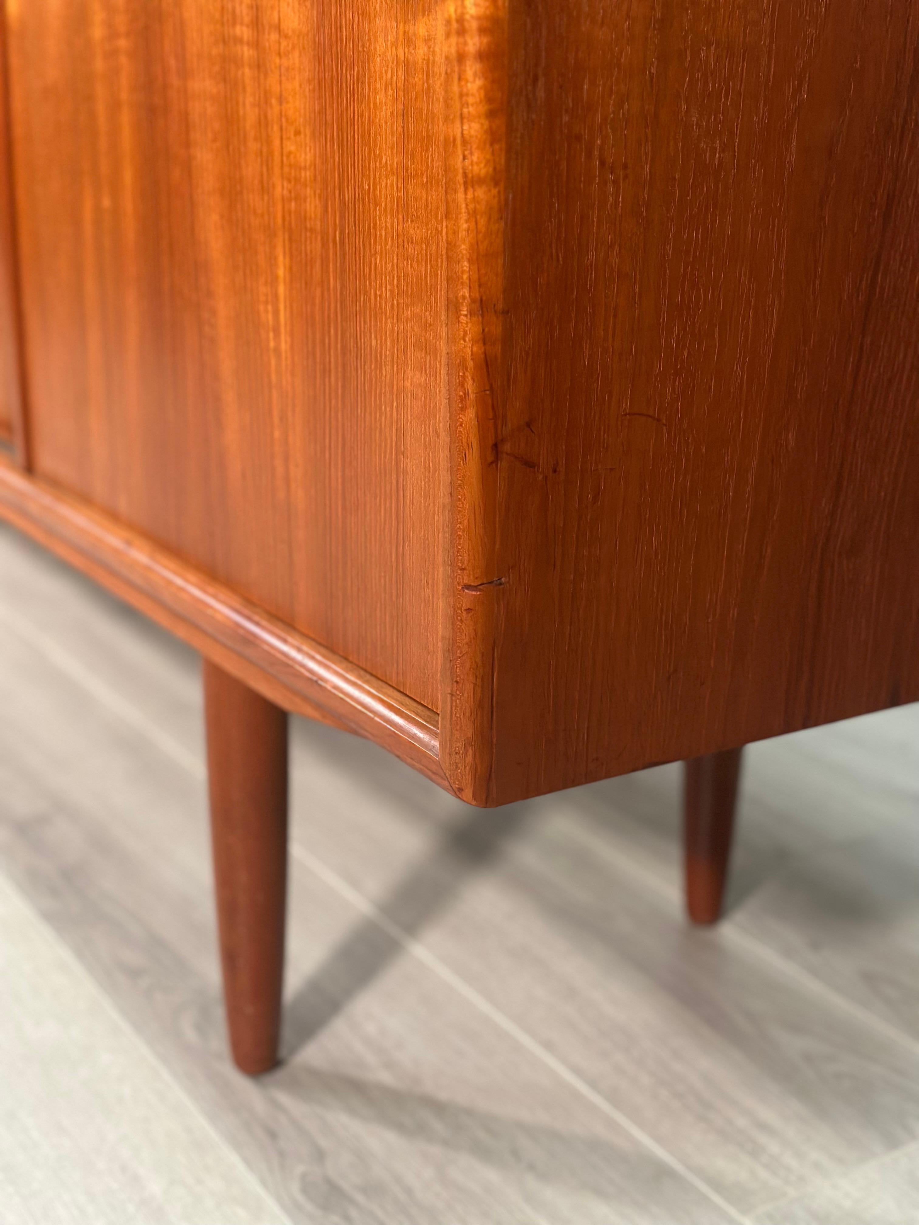 Dänisches Teakholz-Sideboard aus der Mitte des Jahrhunderts Axel Christensen für Aco Møbler c1960 im Angebot 2