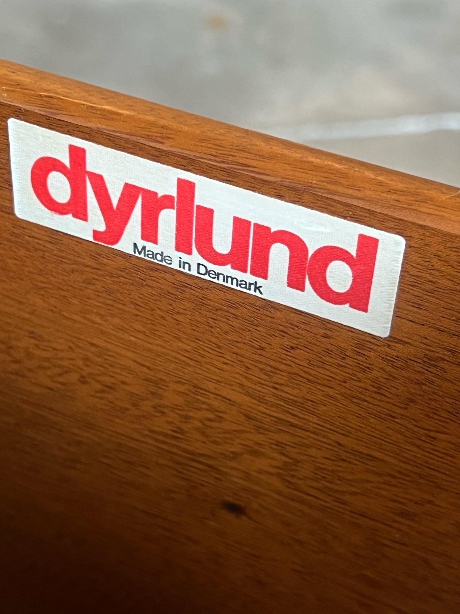 Aparador danés de teca de mediados de siglo de Dyrlund en venta 8