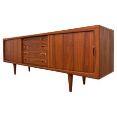 Dänisches Teakholz-Sideboard aus der Jahrhundertmitte von HP Hansen