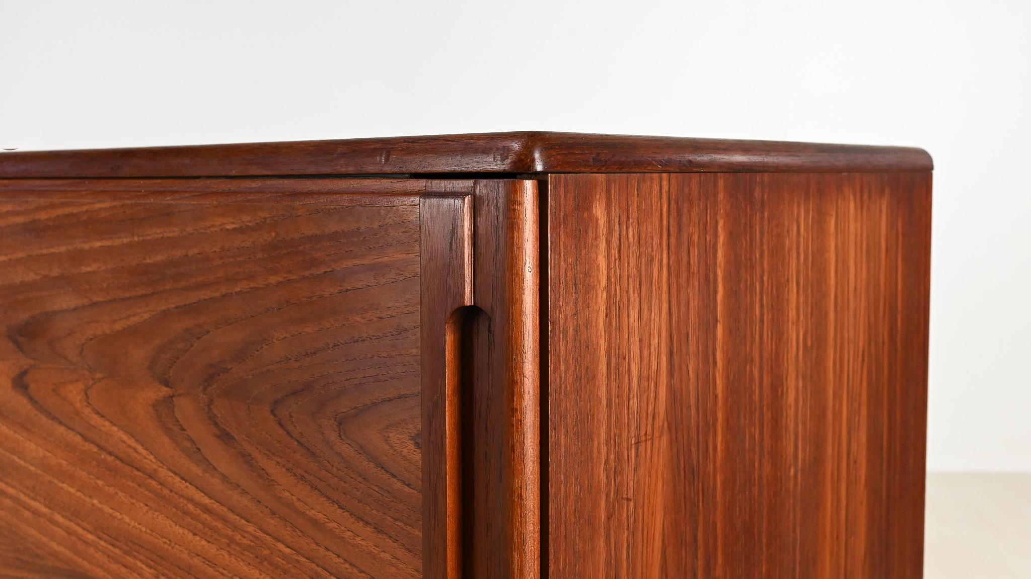 Buffet danois en teck du milieu du siècle, c.1960 en vente 7