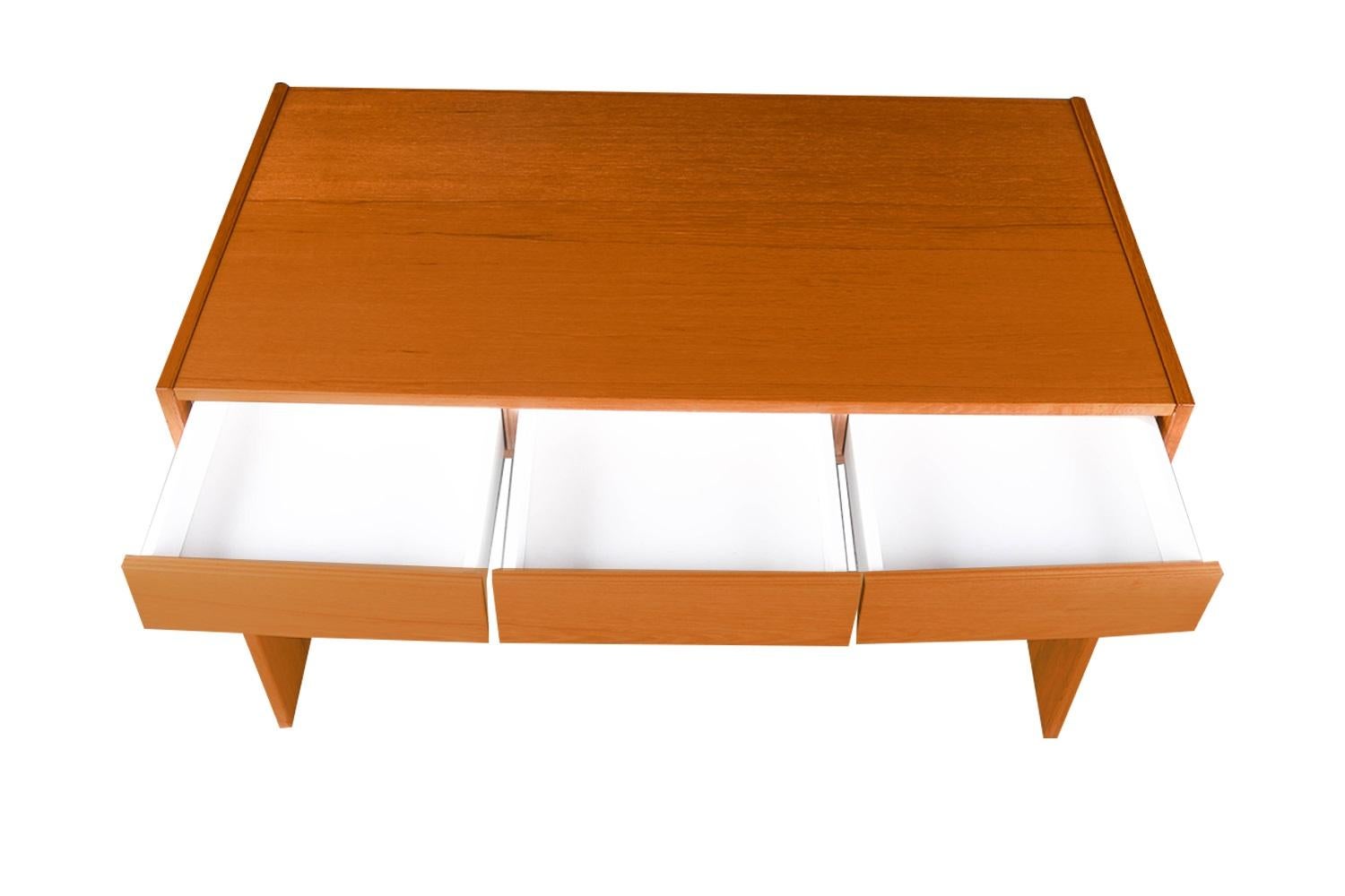 Mid-Century Danish Teak Sliding Top Desk In Good Condition For Sale In Baltimore, MD