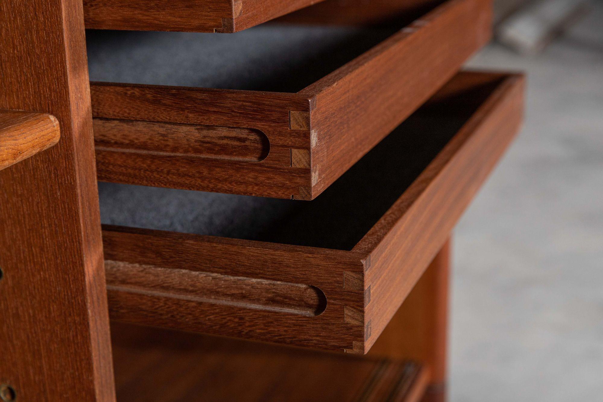 Credenza danese di metà secolo in teak a forma di tamburo in vendita 9