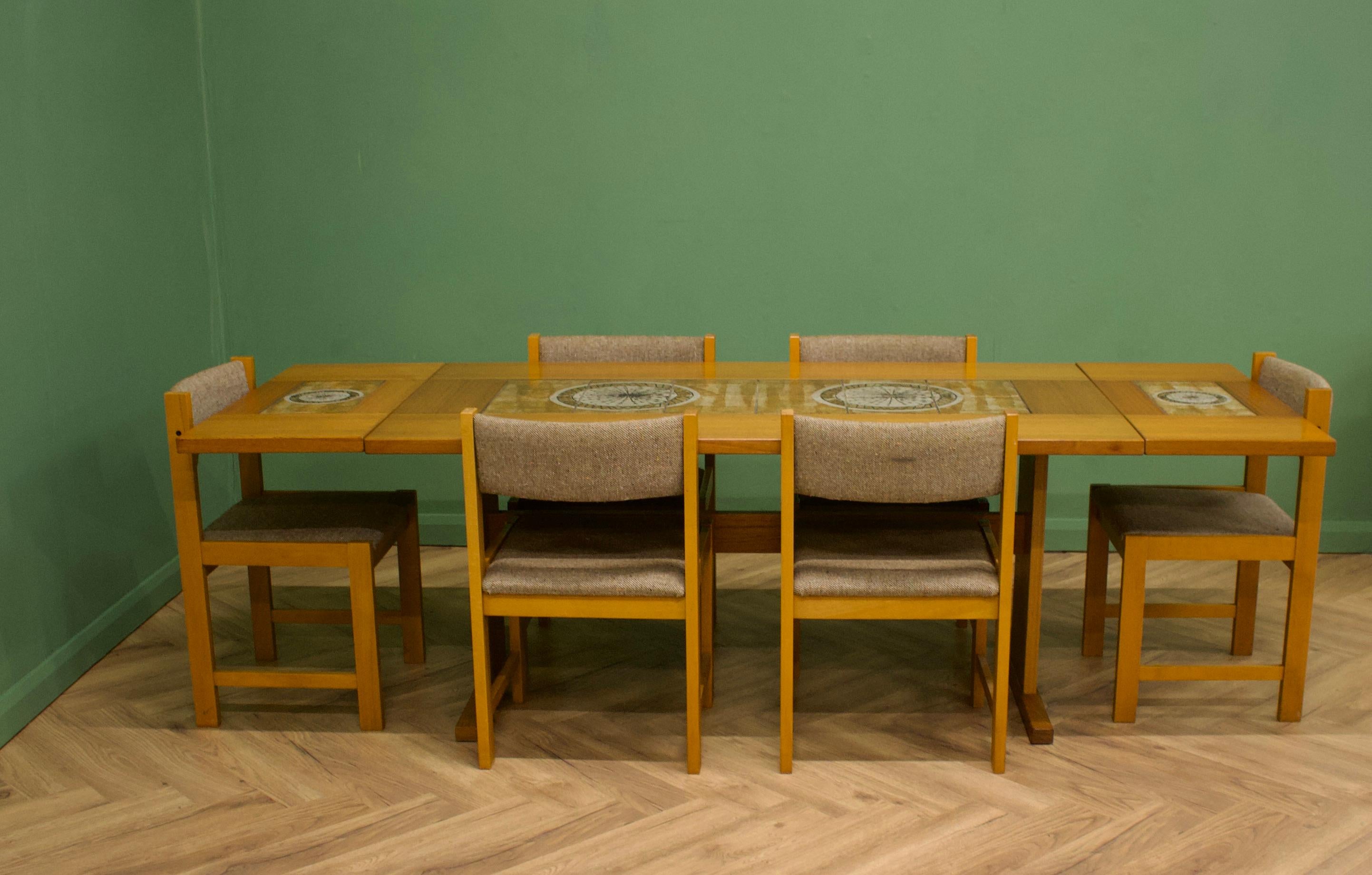 Mid-Century Modern Table de salle à manger extensible et 6 chaises de salle à manger en teck danois du milieu du siècle par Gan