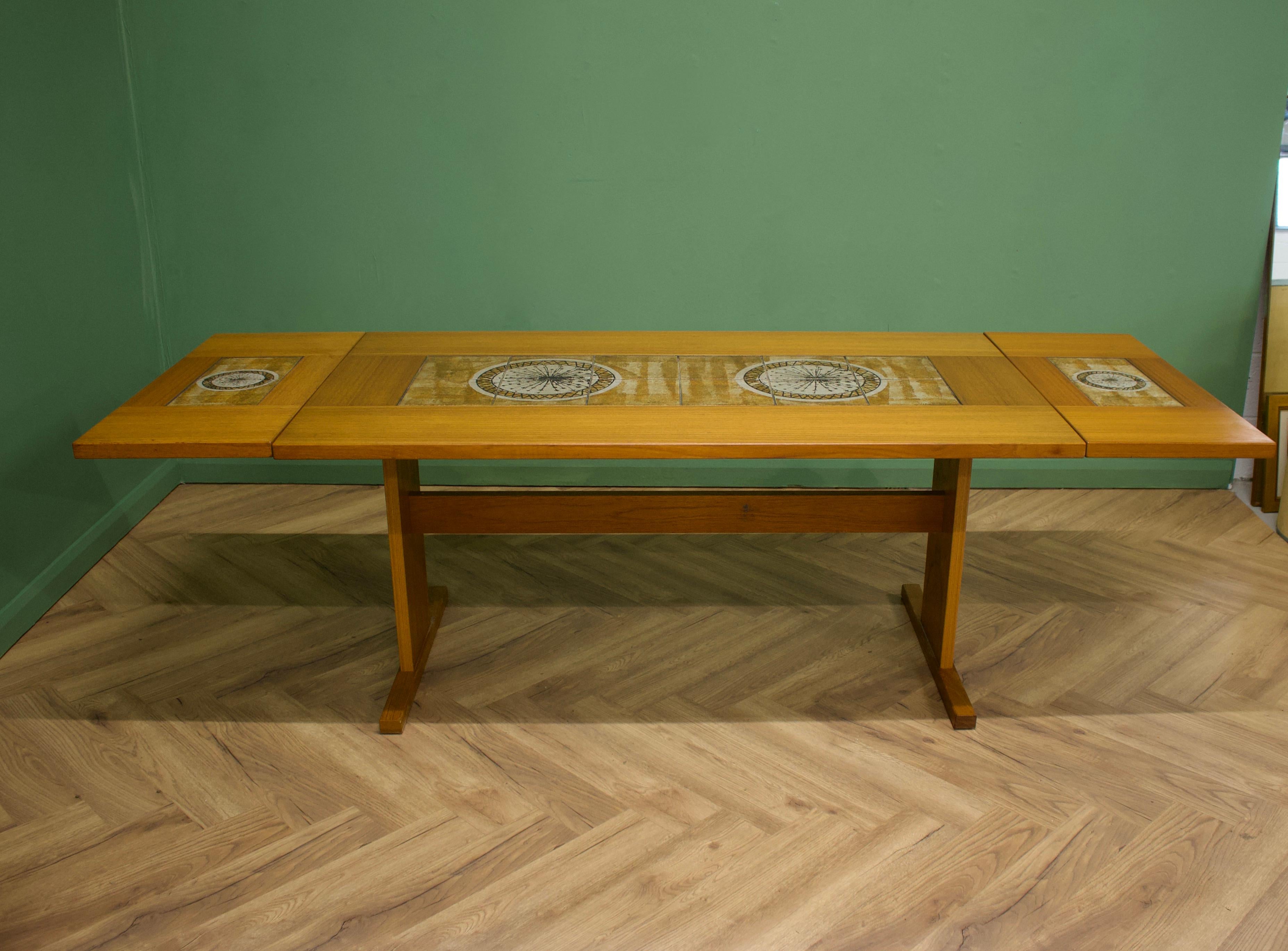 Teck Table de salle à manger extensible et 6 chaises de salle à manger en teck danois du milieu du siècle par Gan