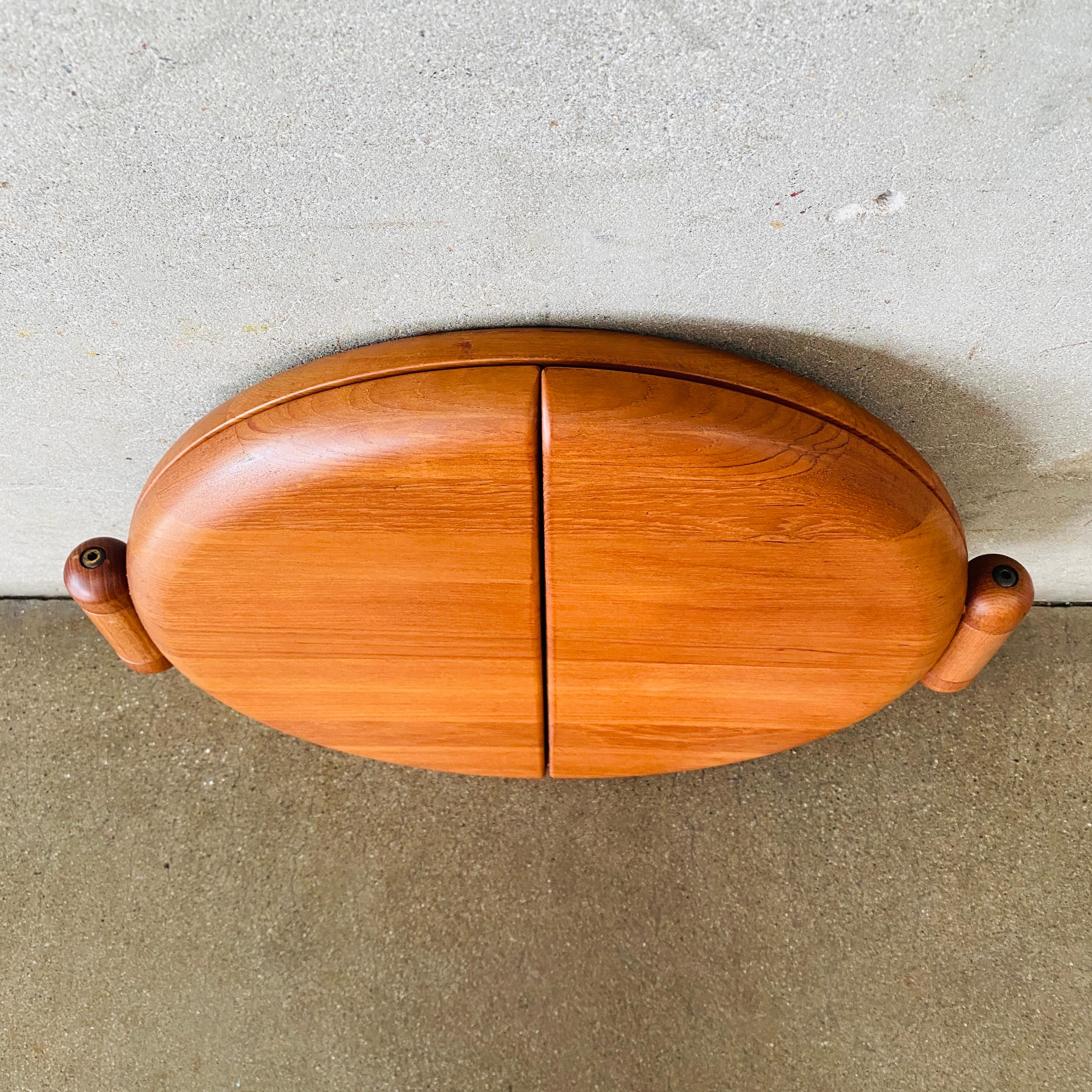 Espejo de pared redondo tríptico danés de teca de mediados de siglo, por Pedersen & Hansen Años 60 en venta 4