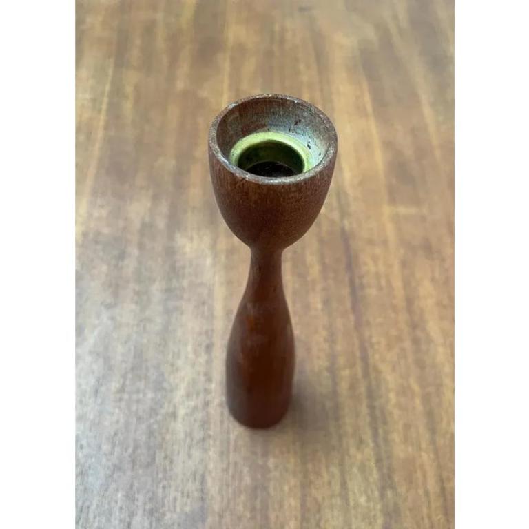 Portacandele a tulipano in teak danese di metà secolo, anni '60, in ottime condizioni. Progettato dal 1960 al 1969.

Informazioni aggiuntive:
Materiali: Teak
Stile: Medioevo Moderno
Paese di origine: Danimarca
Colore: marrone
Tipo di articolo: