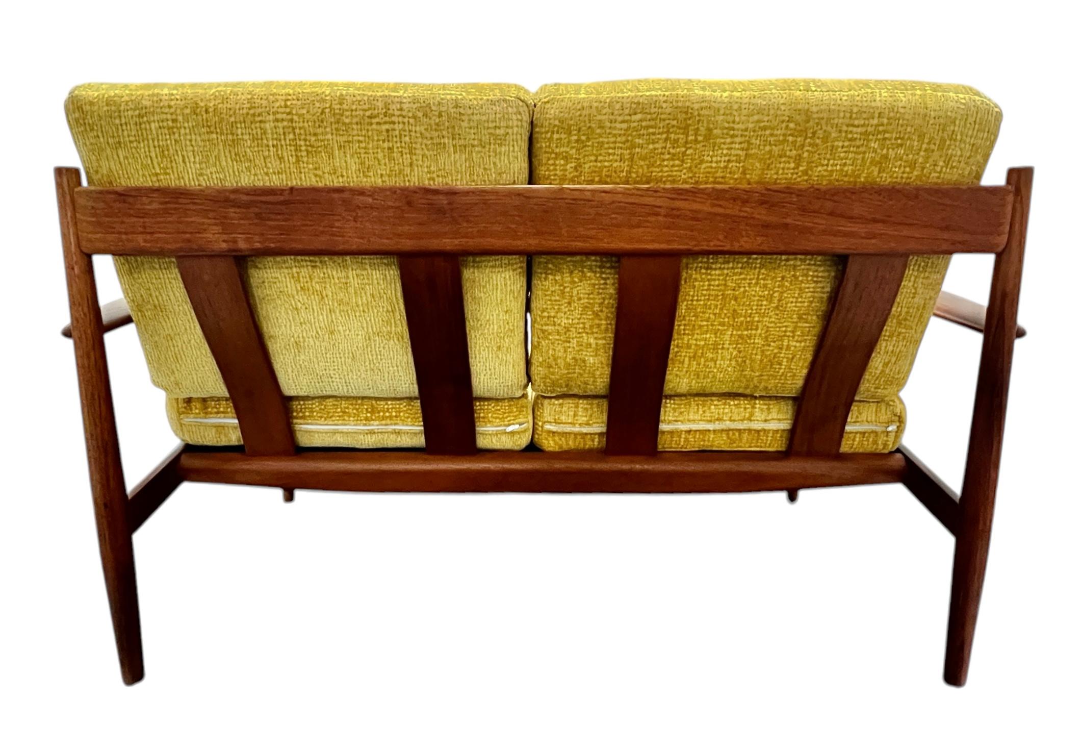 Divano a due posti in teak danese di metà secolo di Grete Jalk per France & Son in vendita 3