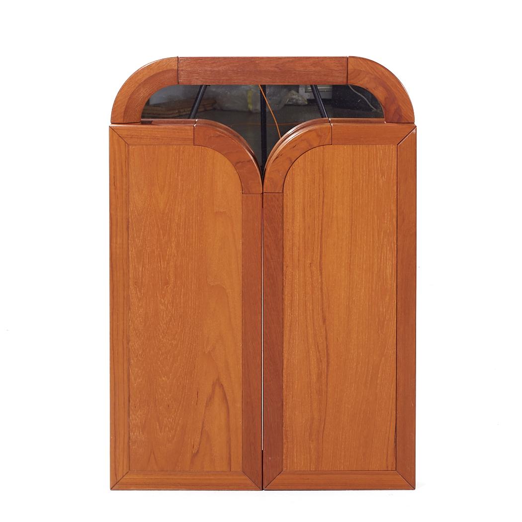 Mid Century Danish Teak Vanity Mirror In Good Condition For Sale In Countryside, IL