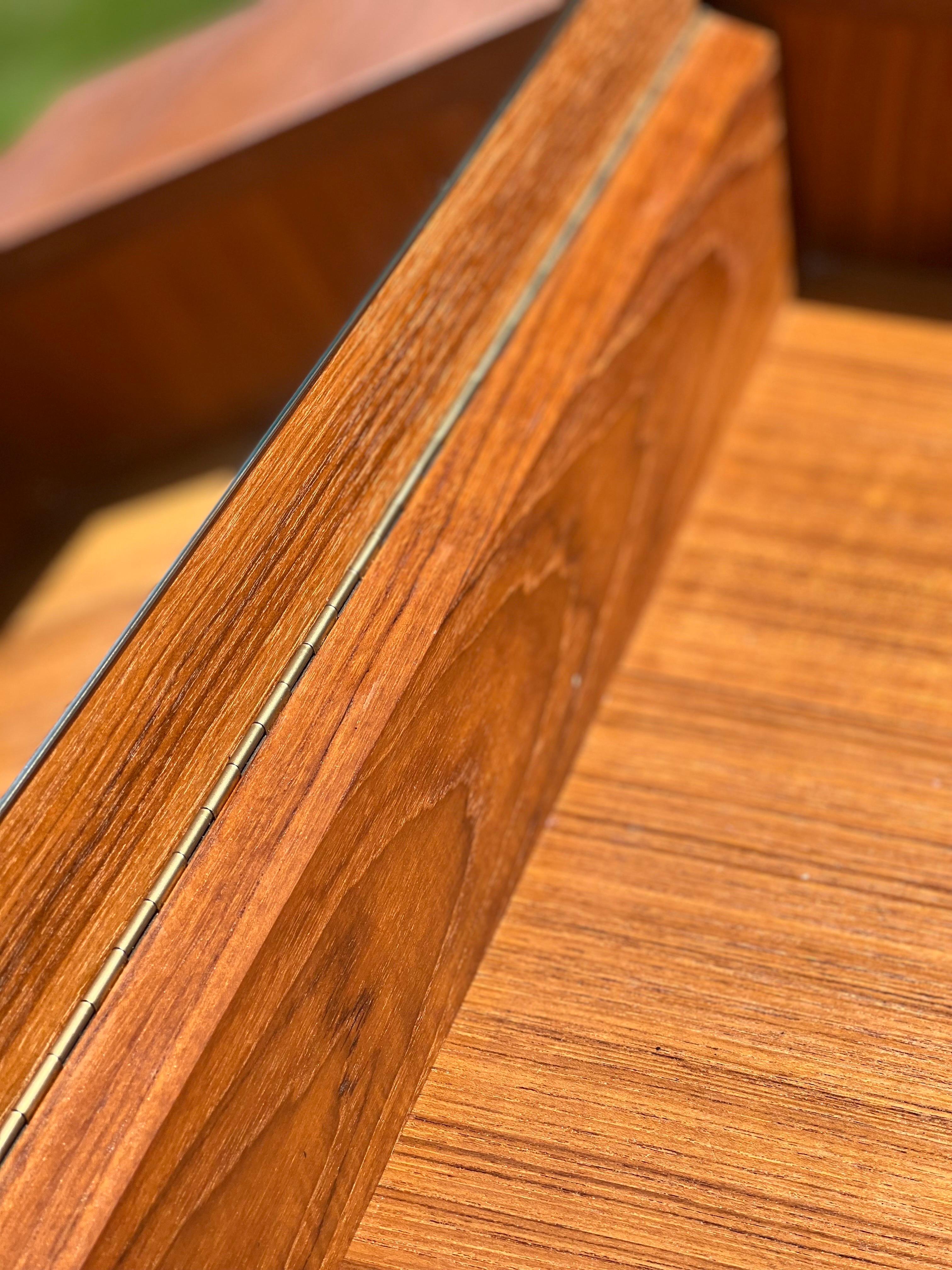 Mid Century Danish Teak Vanity with Chair, Uldum Mobelfabrik 6