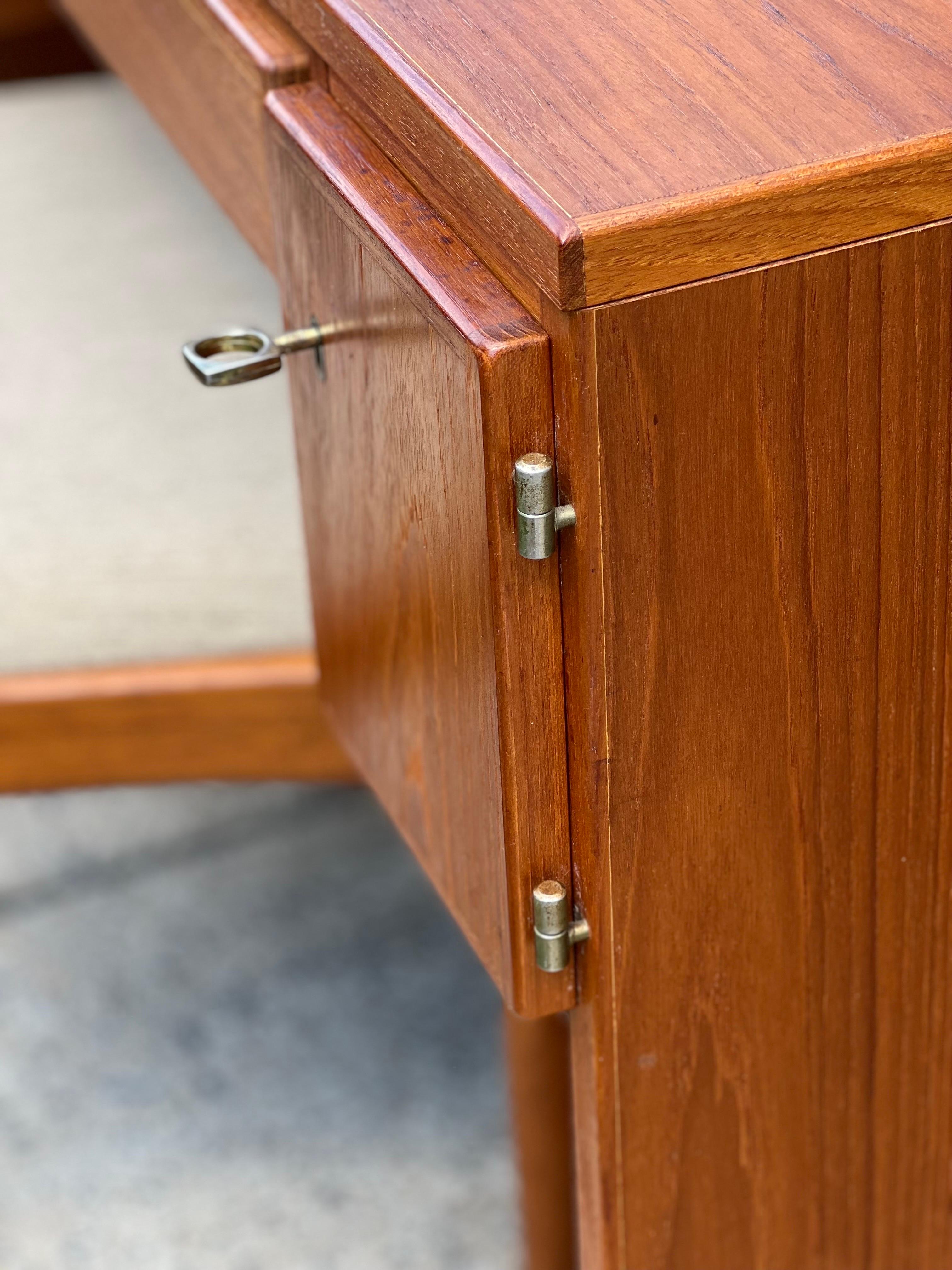 Mid Century Danish Teak Vanity with Chair, Uldum Mobelfabrik 10