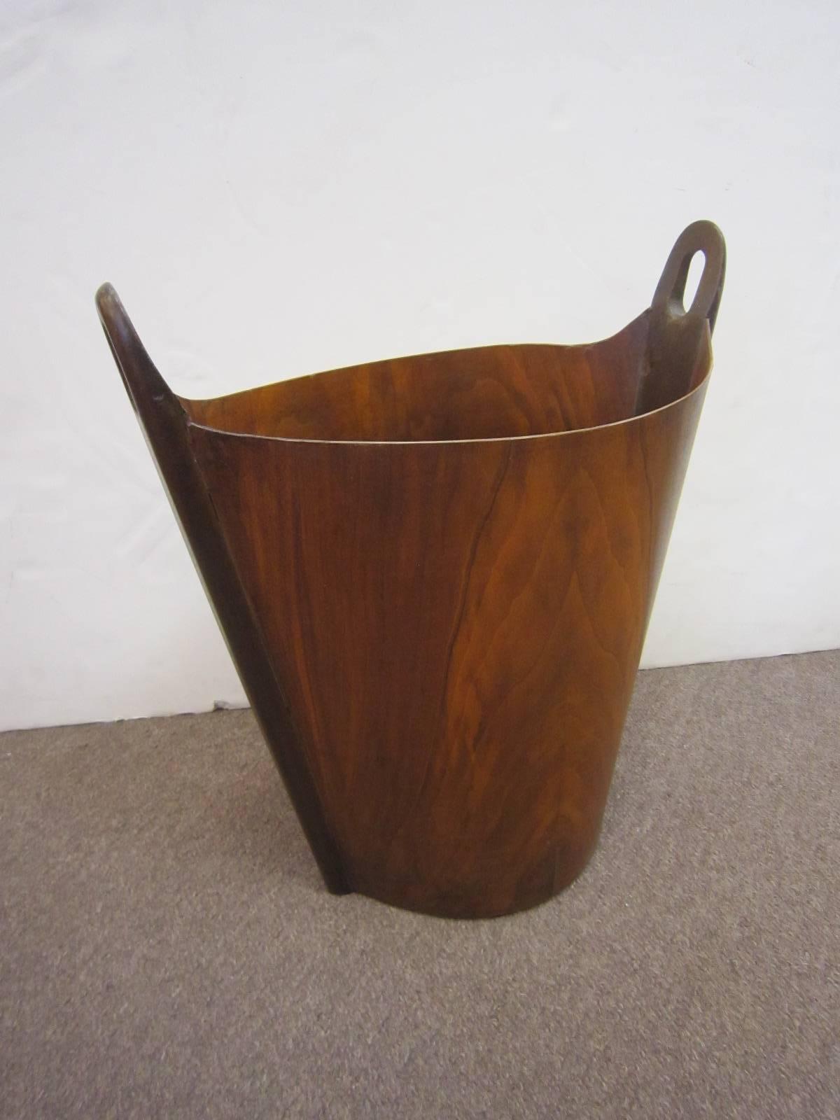 Mid-Century Modern Danish, beautifully grained waste basket /trash receptacle with sculptural handles extending the full length of the vessel- by Einar Barnes for P. S. Heggen
Can be used for magazines, umbrellas, as a music stand, or as a waste