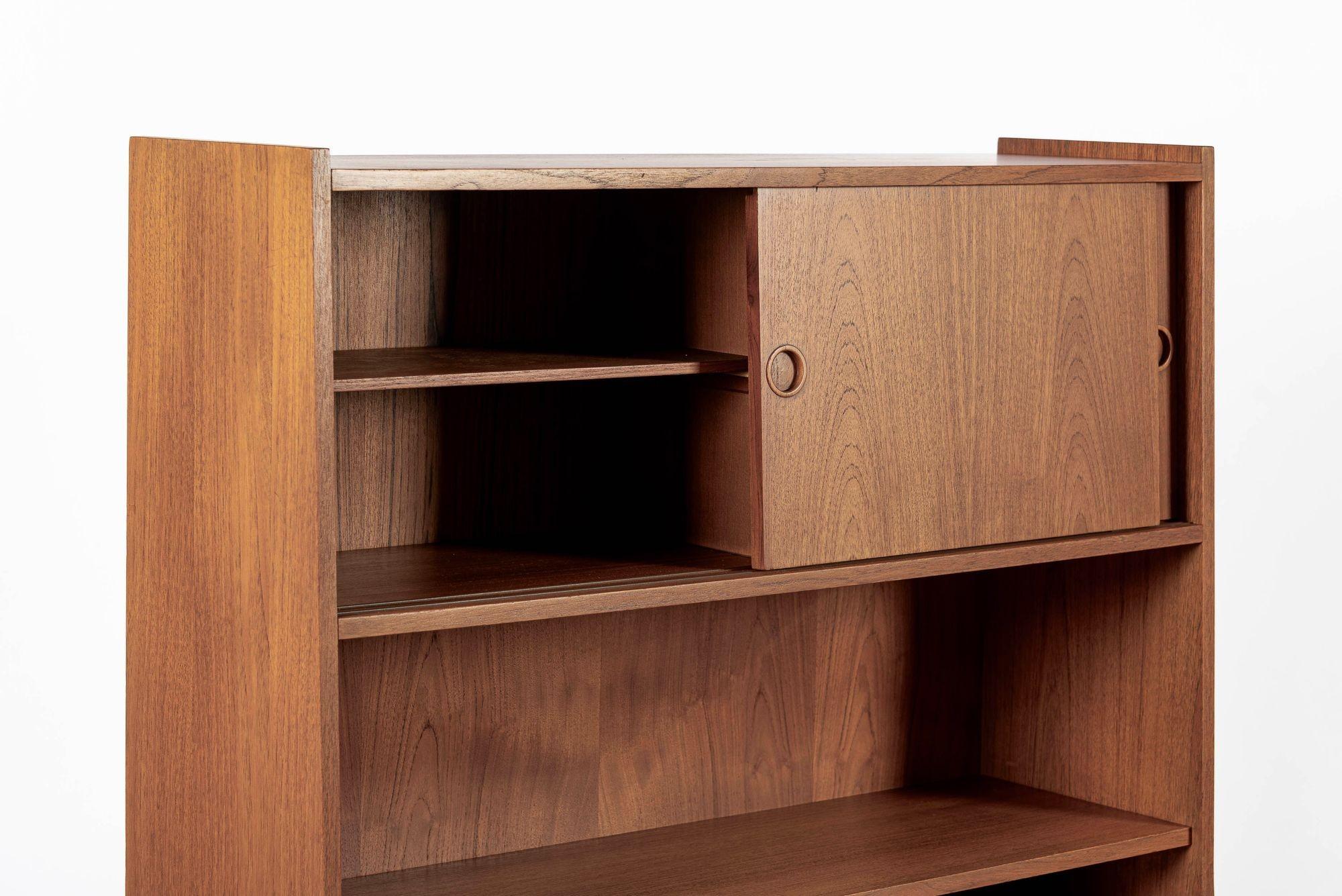 Mobile libreria e scrivania in legno di teak danese del metà secolo 1960 In condizioni buone in vendita a Detroit, MI