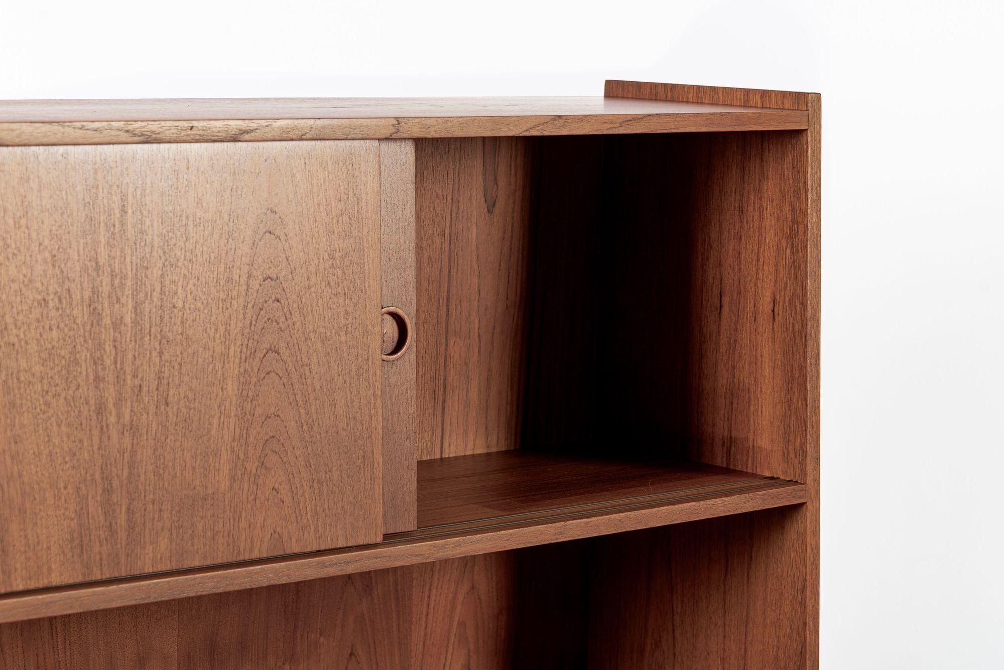 Metà XX secolo Mobile libreria e scrivania in legno di teak danese del metà secolo 1960 in vendita