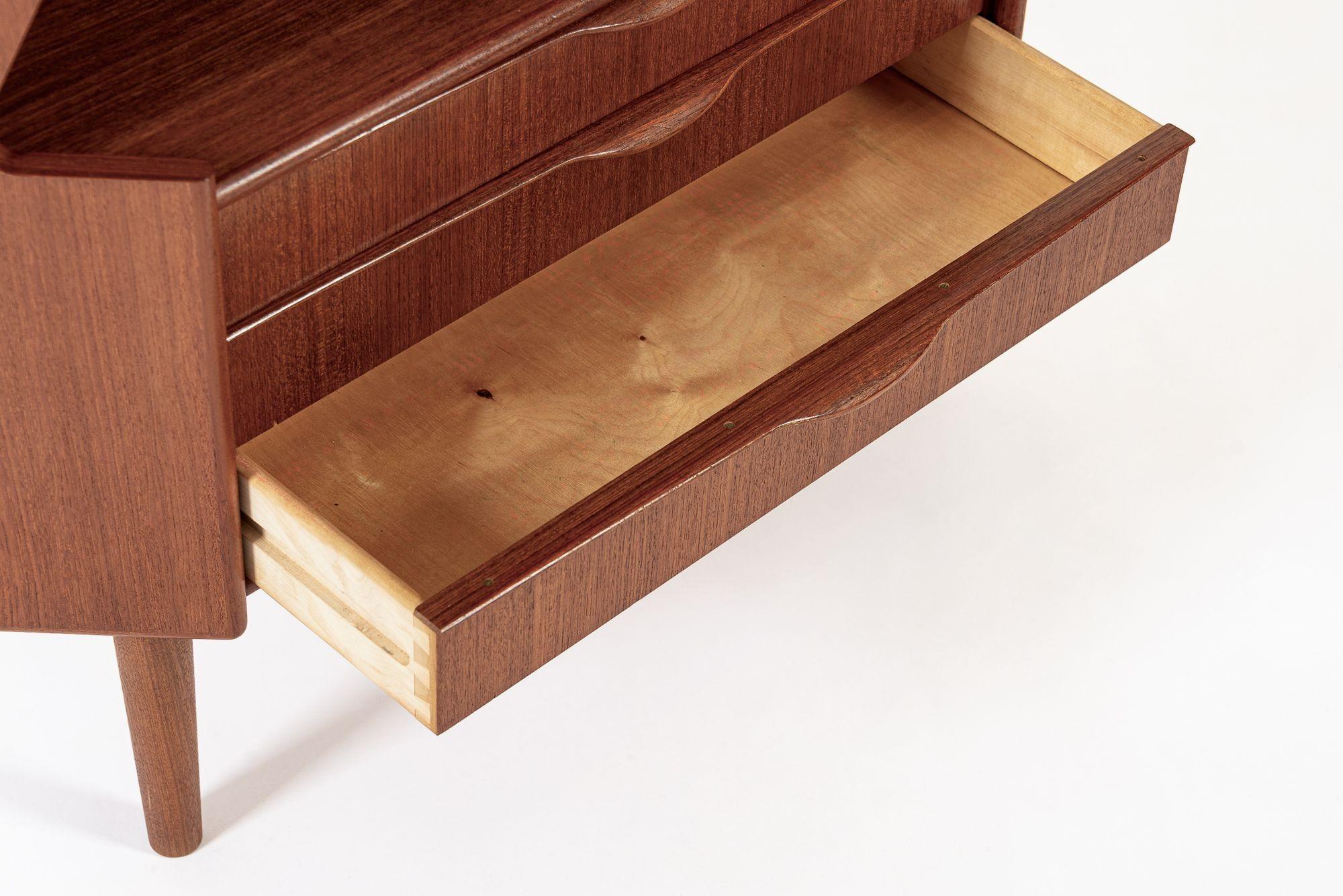 Mueble bar esquinero danés de madera de teca de mediados de siglo 1960 2