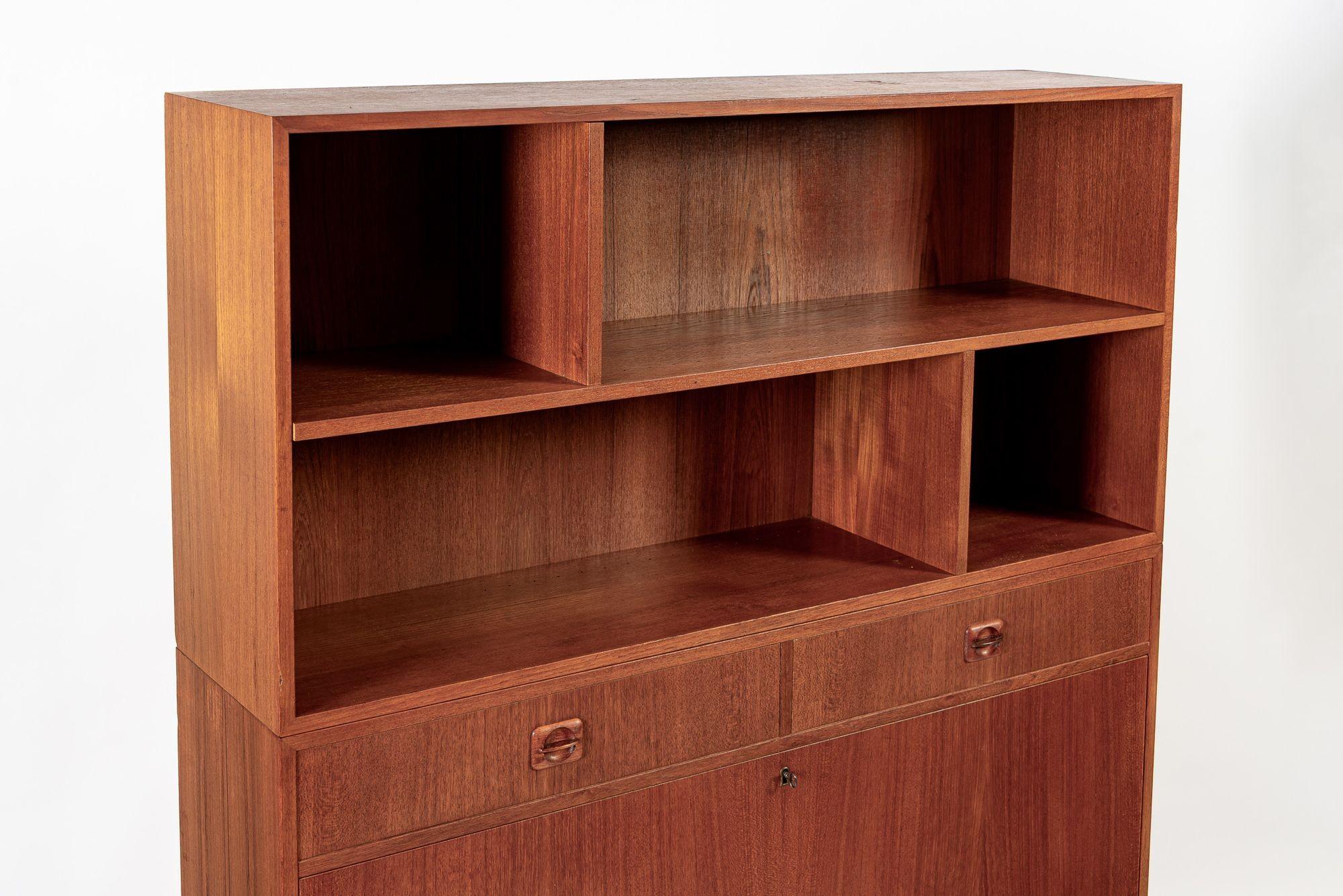 Mid Century Danish Teak Holz Drop-Down-Sekretär-Schreibtisch Wandeinheit (Mitte des 20. Jahrhunderts) im Angebot