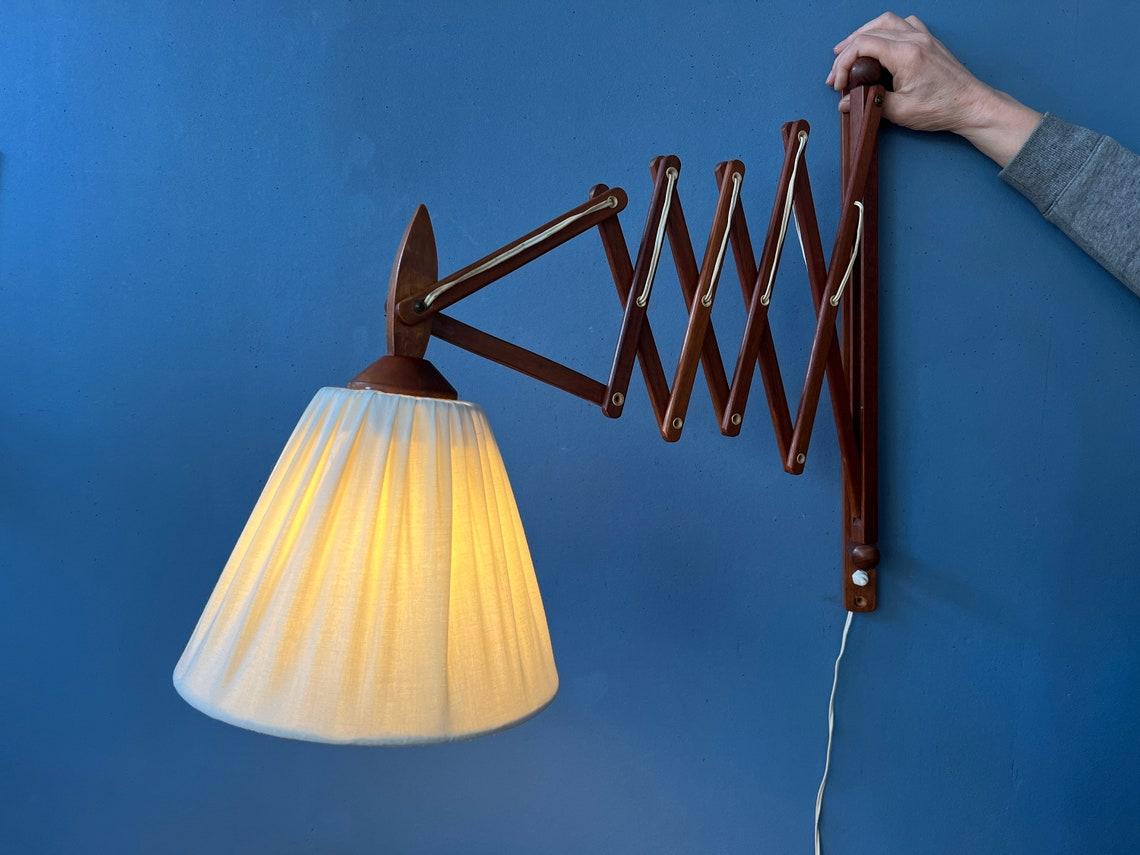 Mid Century Danish Teak Wood Scissor Wall Lamp, 1970s In Excellent Condition For Sale In ROTTERDAM, ZH