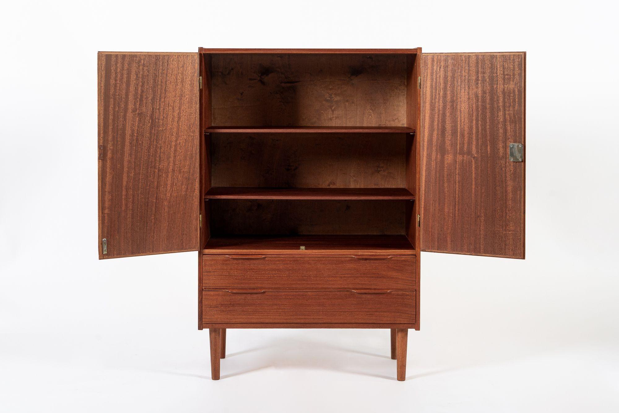Danese Mobile bar o ripostiglio in legno di teak danese della metà del secolo scorso in vendita