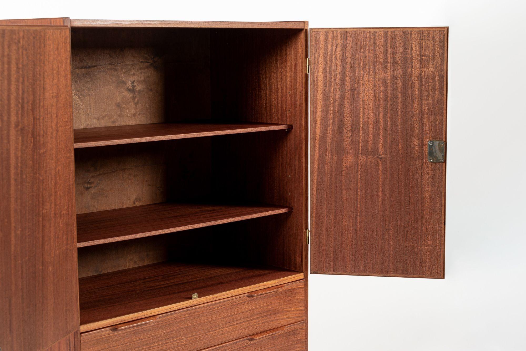 Mobile bar o ripostiglio in legno di teak danese della metà del secolo scorso In condizioni buone in vendita a Detroit, MI