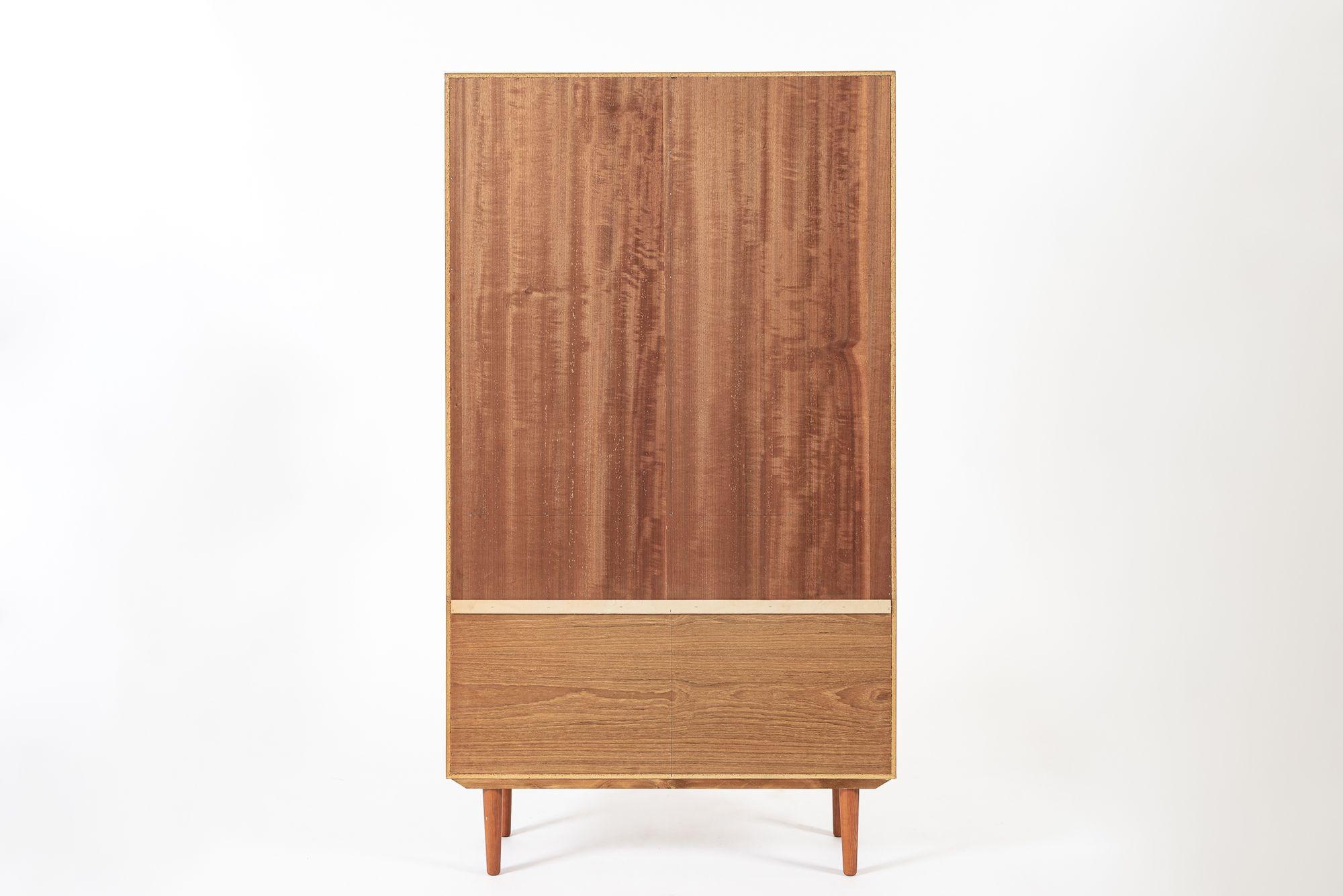 Mid Century Danish Teak Wood Storage Wandschrank im Angebot 5