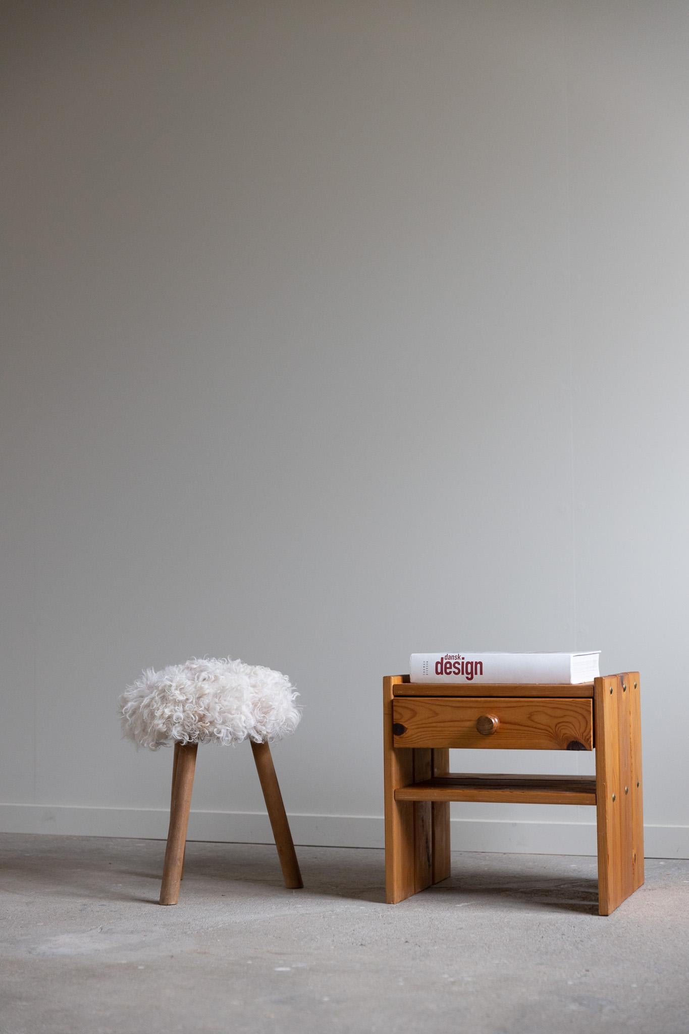 Mid-Century Danish Tripod Stool in Beech, Reupholstered in Lambswool, 1960s For Sale 2