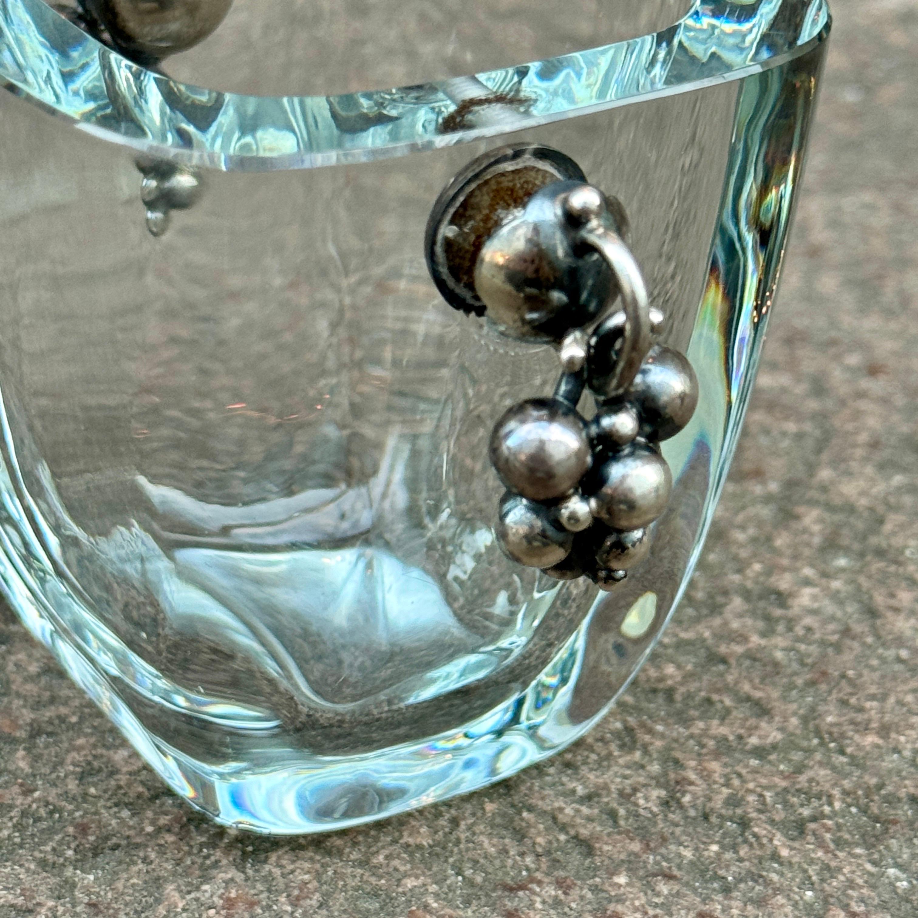 Piccolo vaso danese in vetro con uva in argento, A. Dragsted In condizioni buone in vendita a Haddonfield, NJ