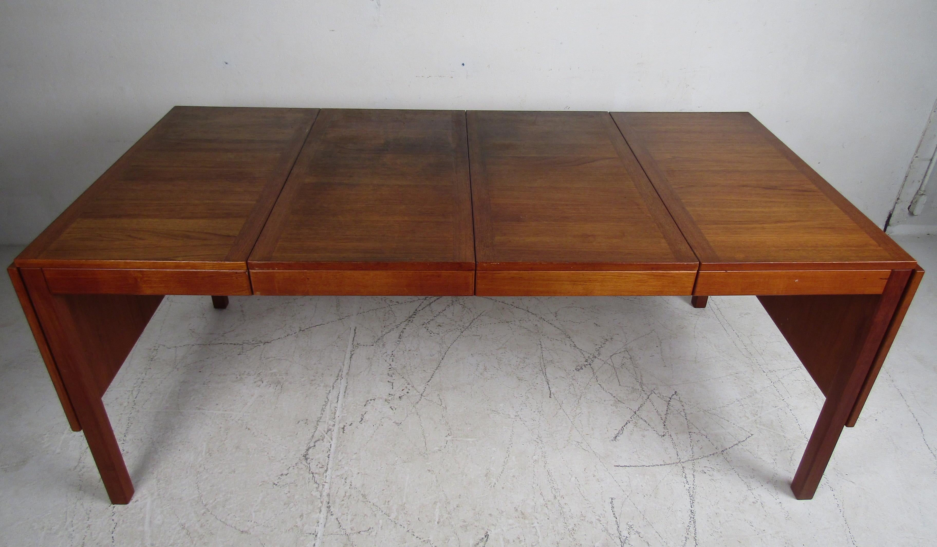 Midcentury Danish Vejle Stole & Møbelfabrik Drop Leaf Dining Table In Fair Condition In Brooklyn, NY
