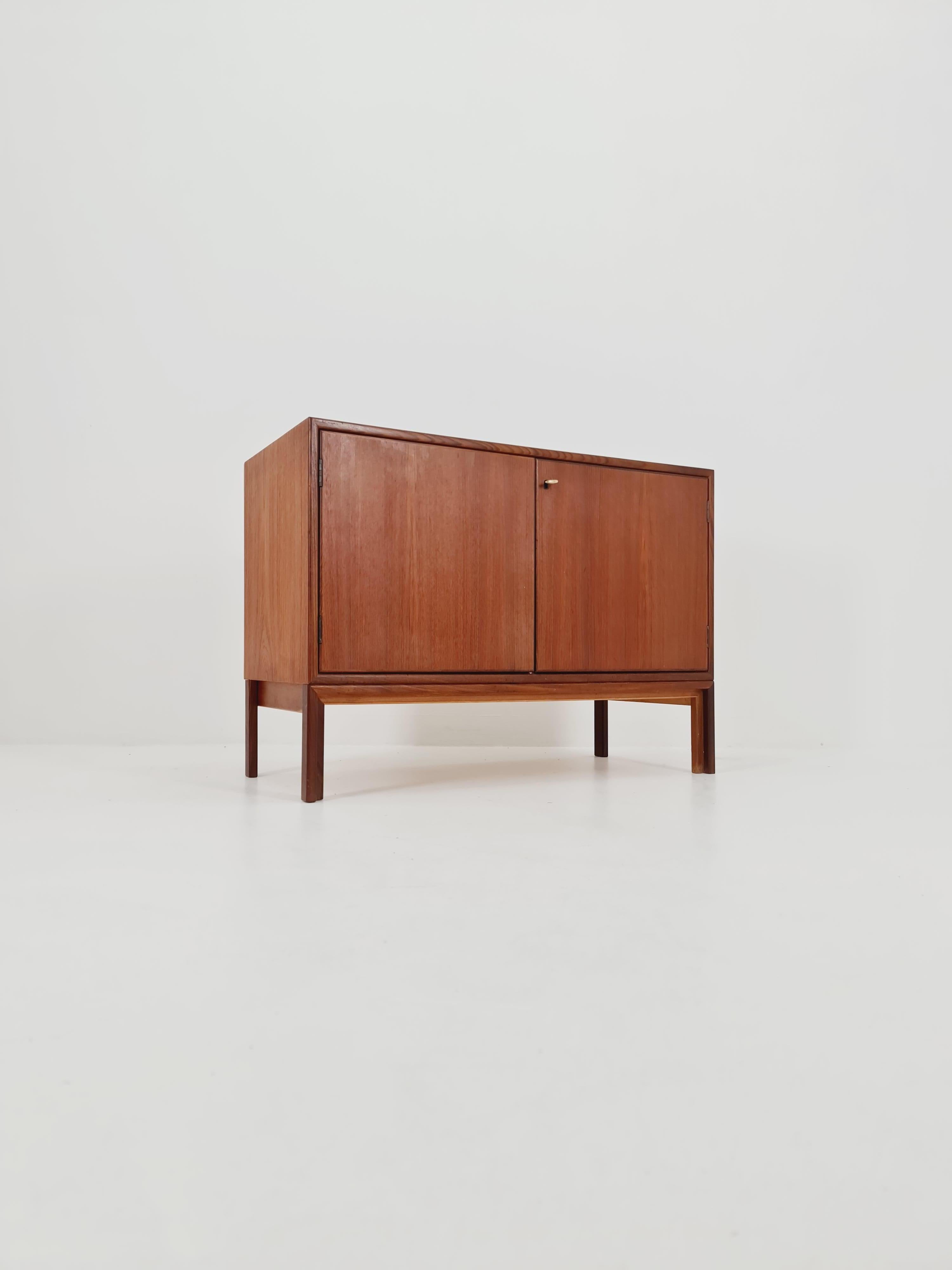 Mid-century Danish vintage Teak hallway cabinet, sideboard,  1960s For Sale 3