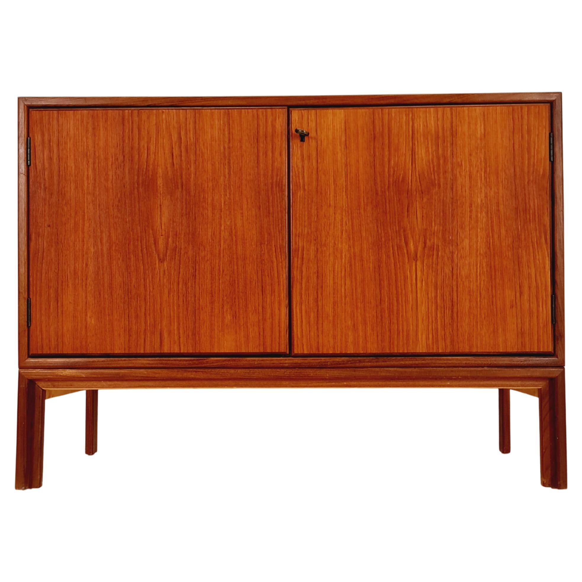 Meuble d'entrée en teck vintage danois du milieu du siècle, buffet, By cadovious  1960s