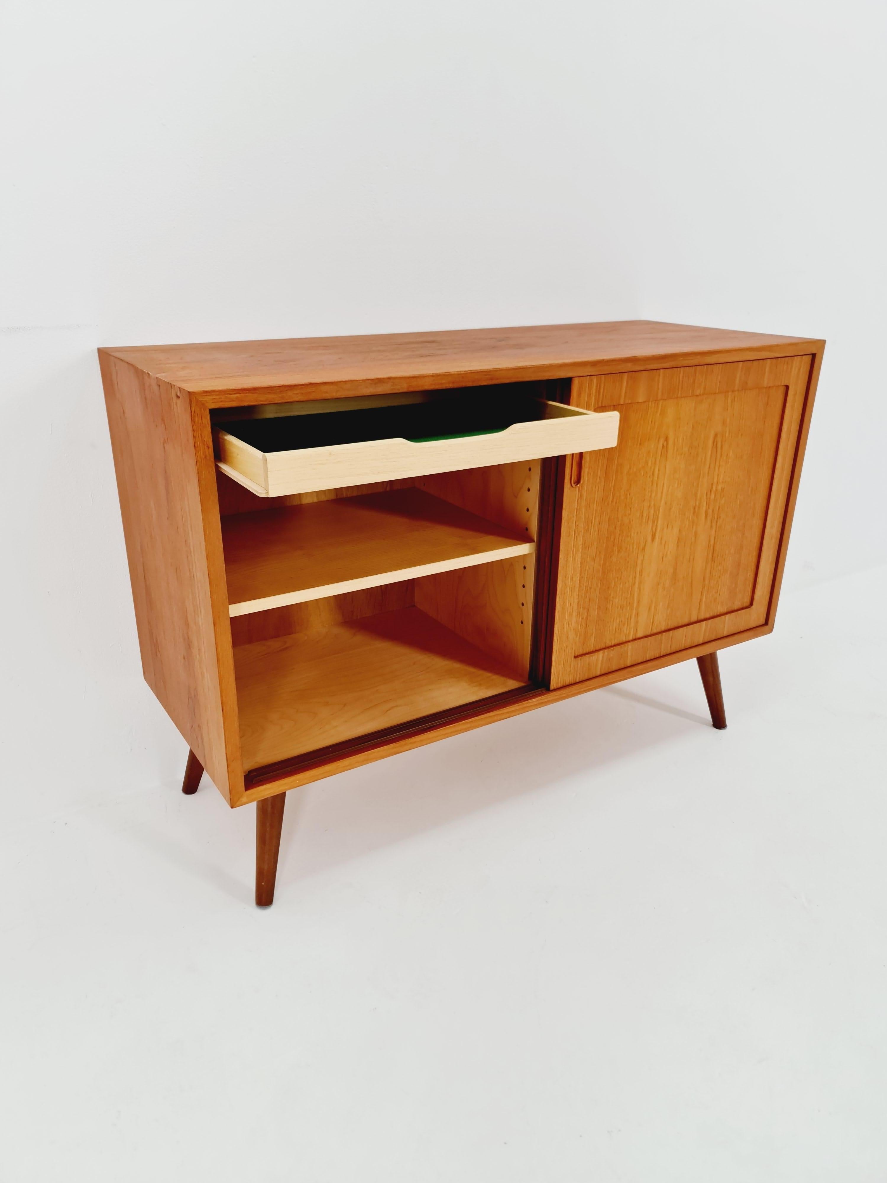 Danois Meuble d'entrée en teck vintage danois du milieu du siècle, buffet, By Hundevad 1960s en vente