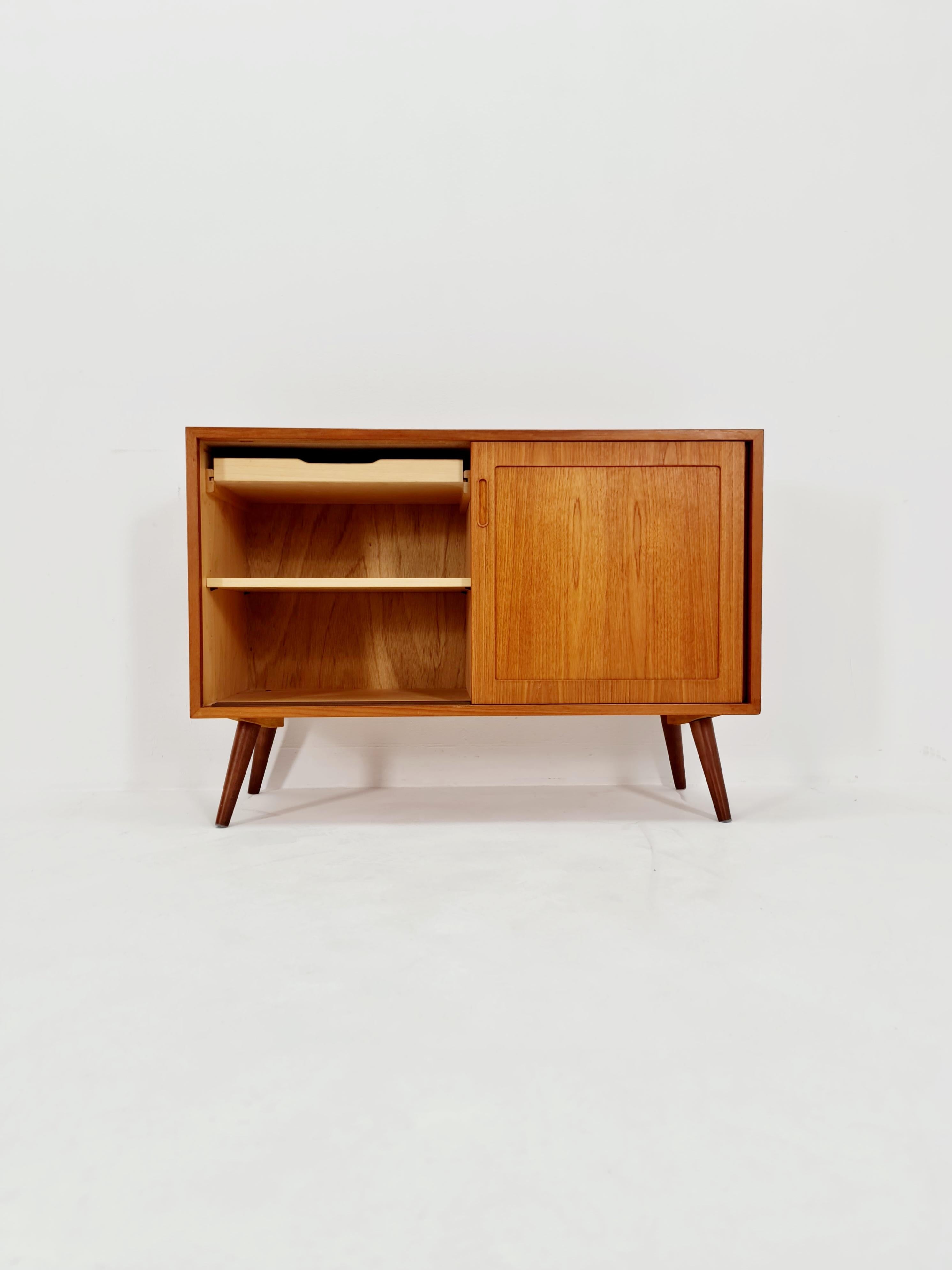 Meuble d'entrée en teck vintage danois du milieu du siècle, buffet, By Hundevad 1960s en vente 2
