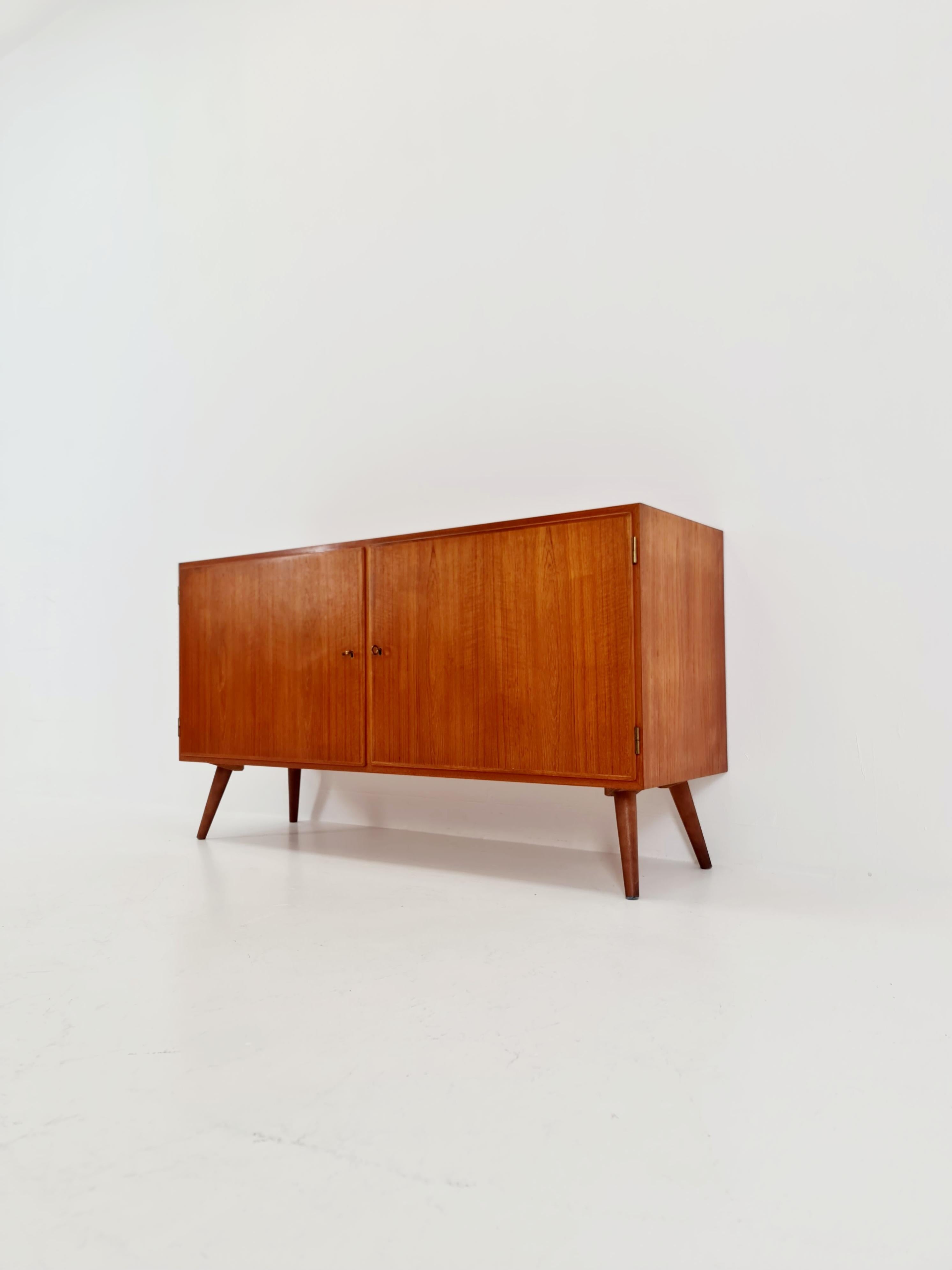 Armoire de couloir vintage danoise du milieu du siècle dernier en teck, buffet,  1960s en vente 3