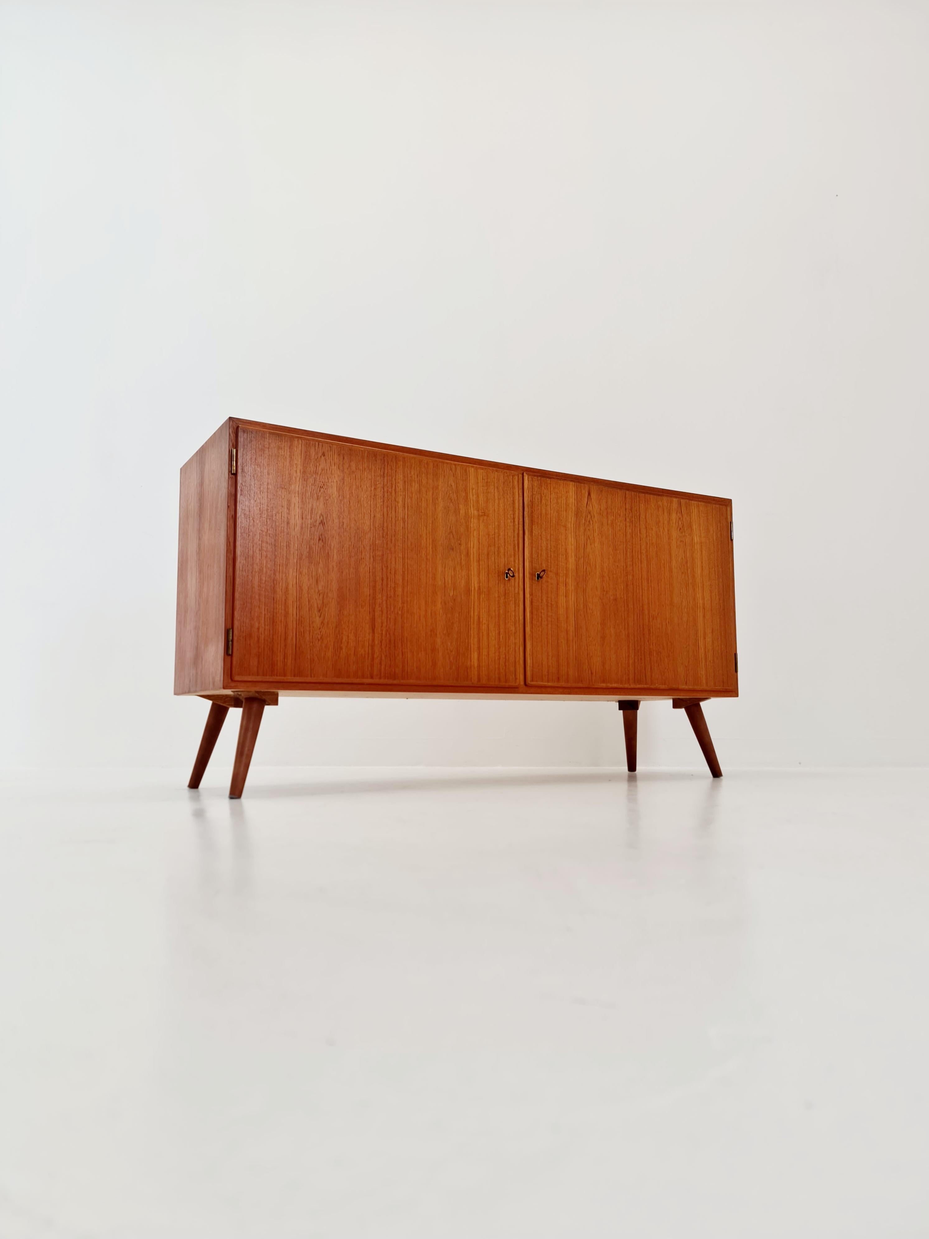 Armoire de couloir vintage danoise du milieu du siècle dernier en teck, buffet,  1960s en vente 4