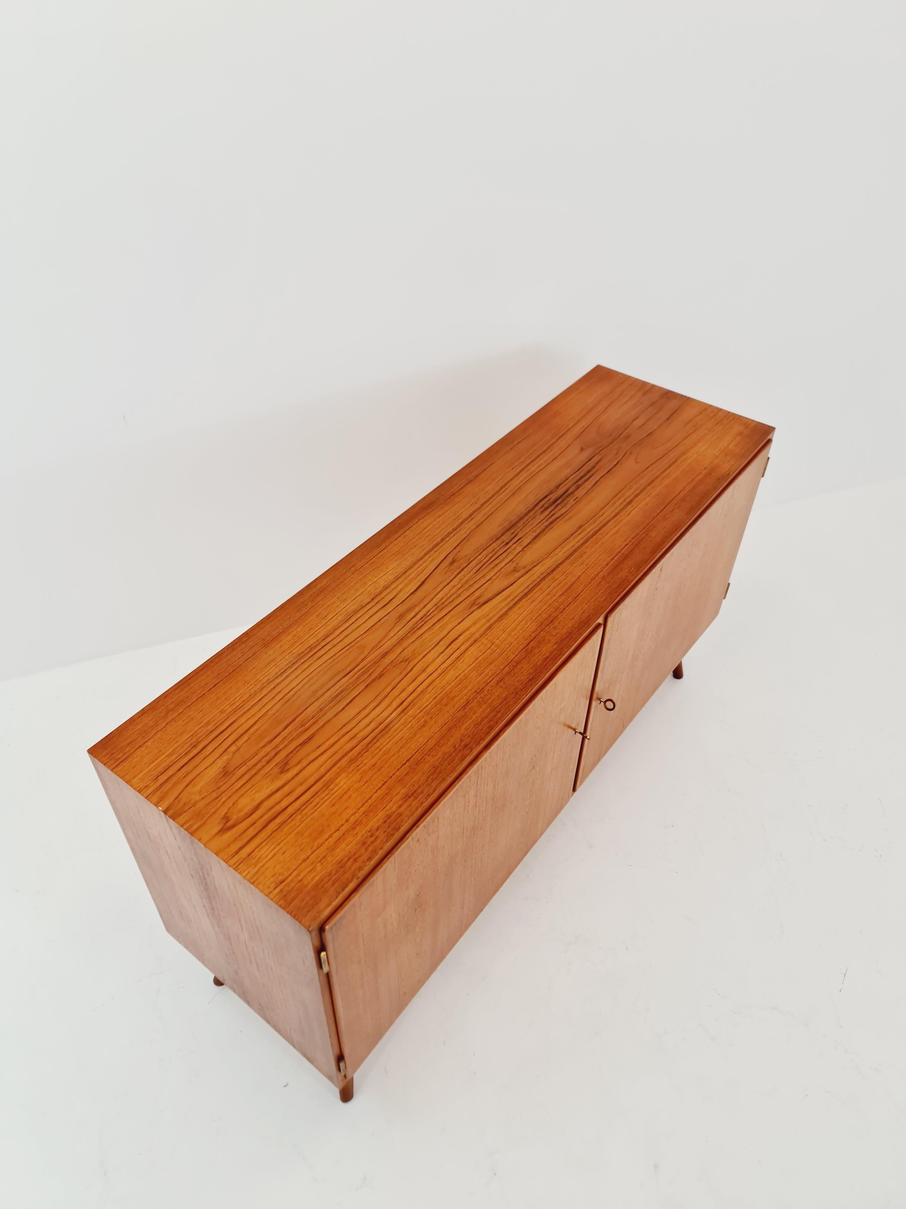 Armoire de couloir vintage danoise du milieu du siècle dernier en teck, buffet,  1960s en vente 5