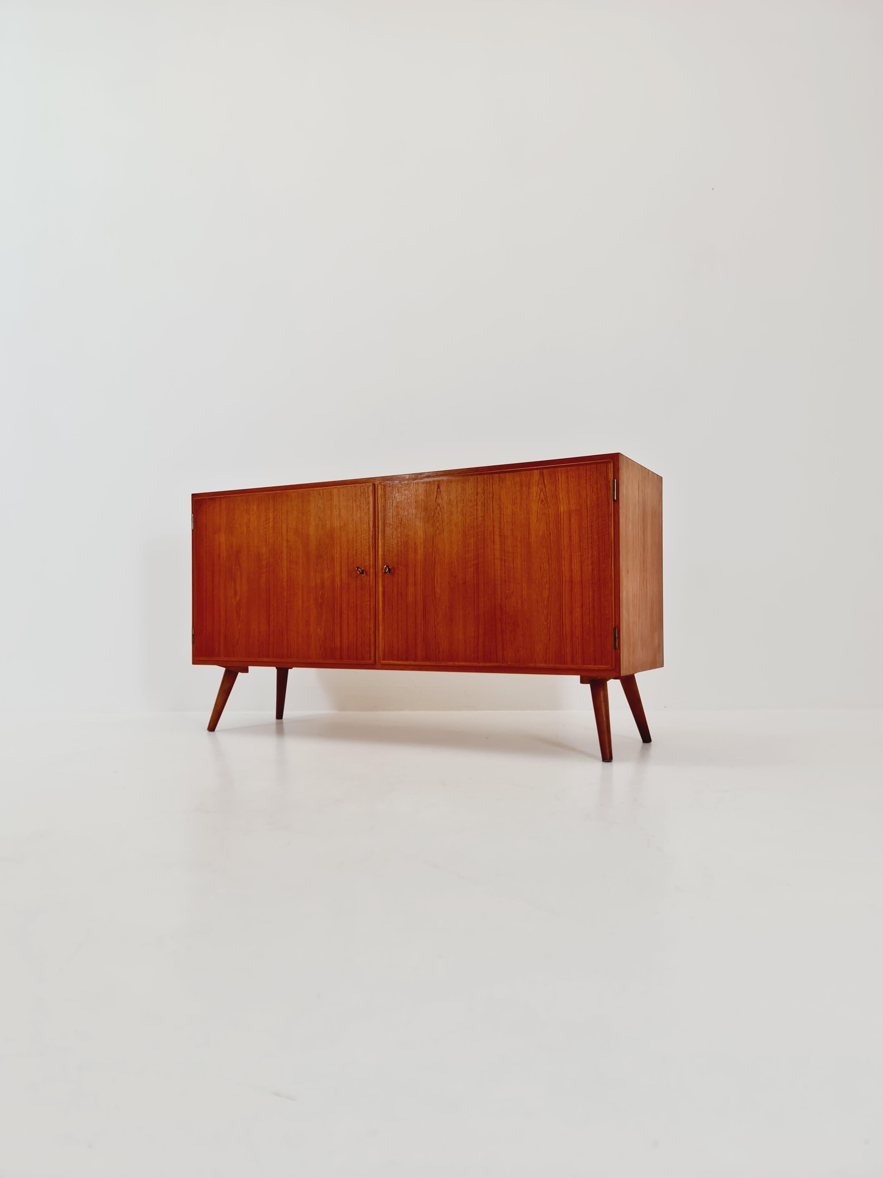 Armoire de couloir vintage danoise du milieu du siècle dernier en teck, buffet,  1960s en vente 6