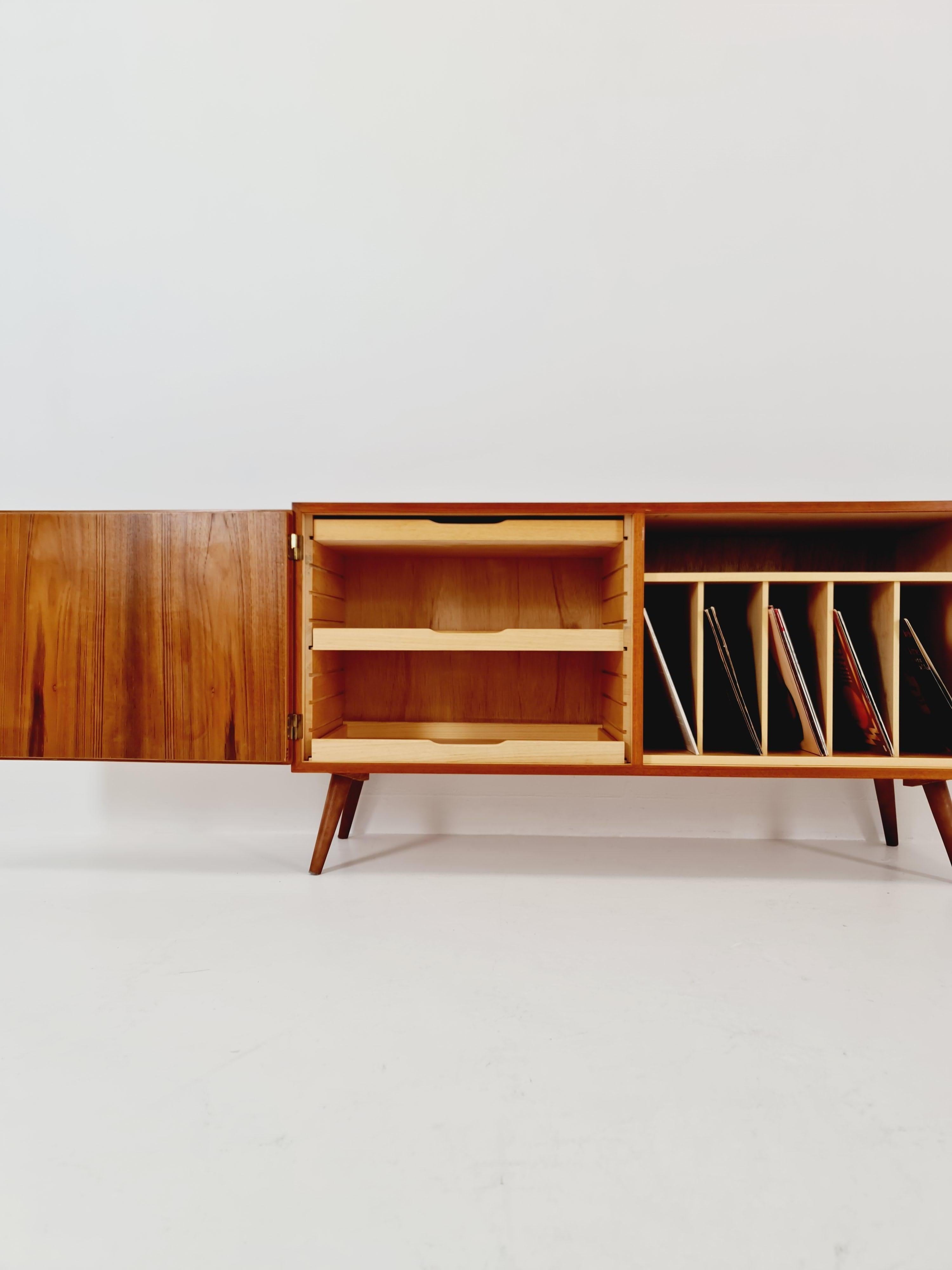Milieu du XXe siècle Armoire de couloir vintage danoise du milieu du siècle dernier en teck, buffet,  1960s en vente