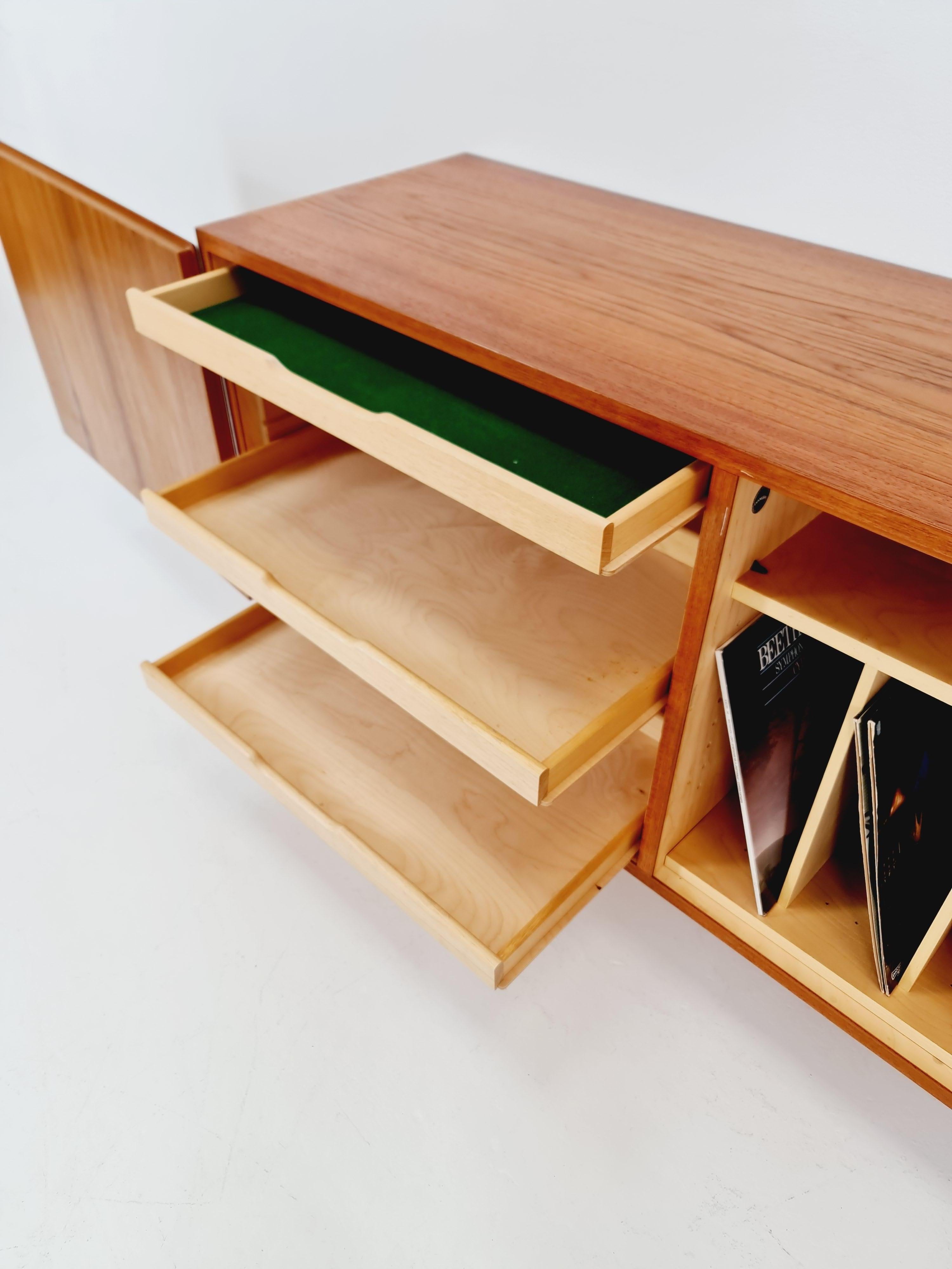 Teck Armoire de couloir vintage danoise du milieu du siècle dernier en teck, buffet,  1960s en vente