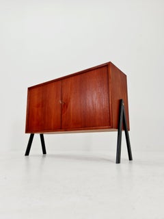 Aparador vintage danés de teca de mediados de siglo, años 60