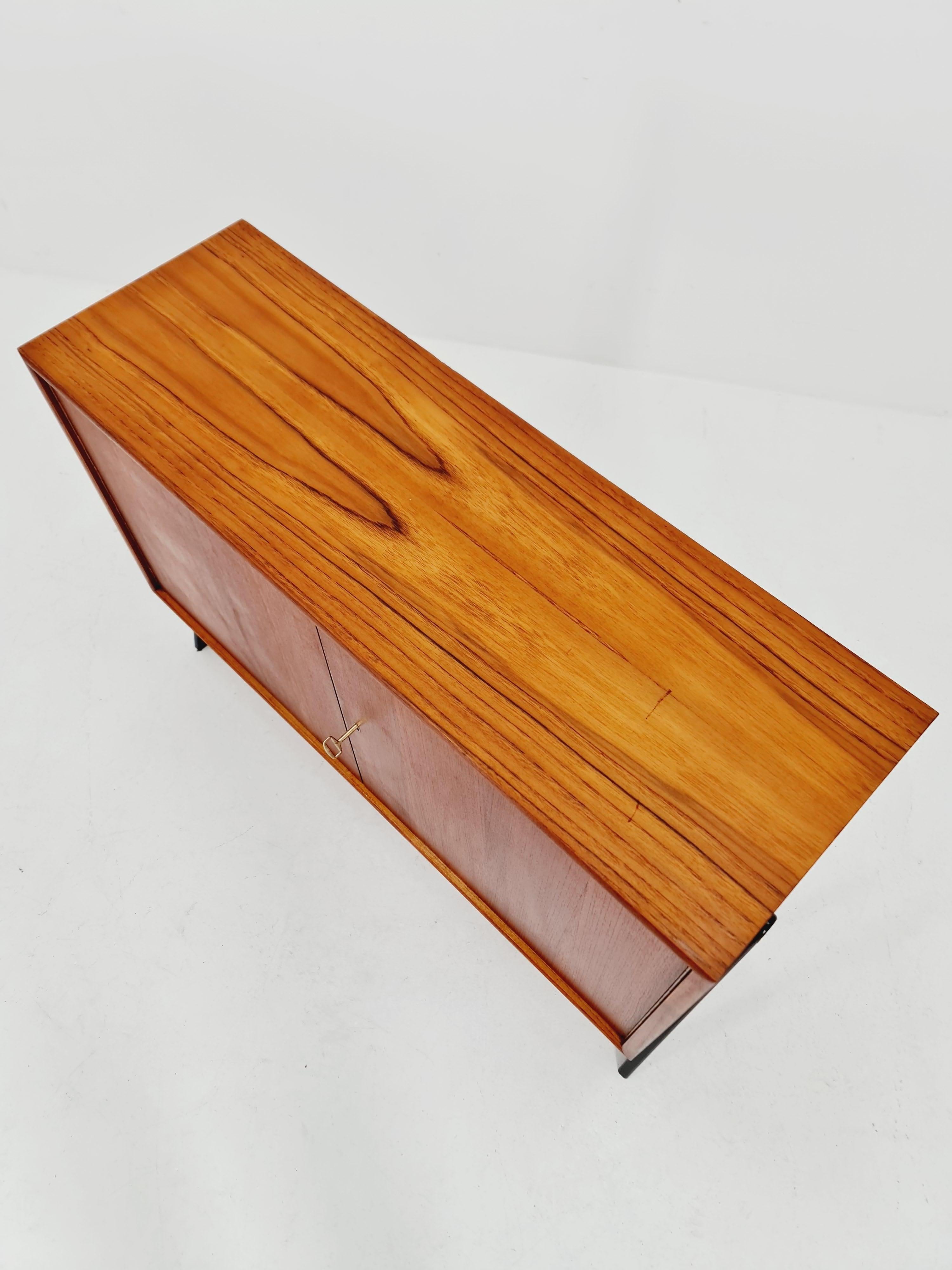 Dänische Vintage-Anrichte aus Teakholz aus der Mitte des Jahrhunderts, 1960er Jahre (Moderne der Mitte des Jahrhunderts) im Angebot