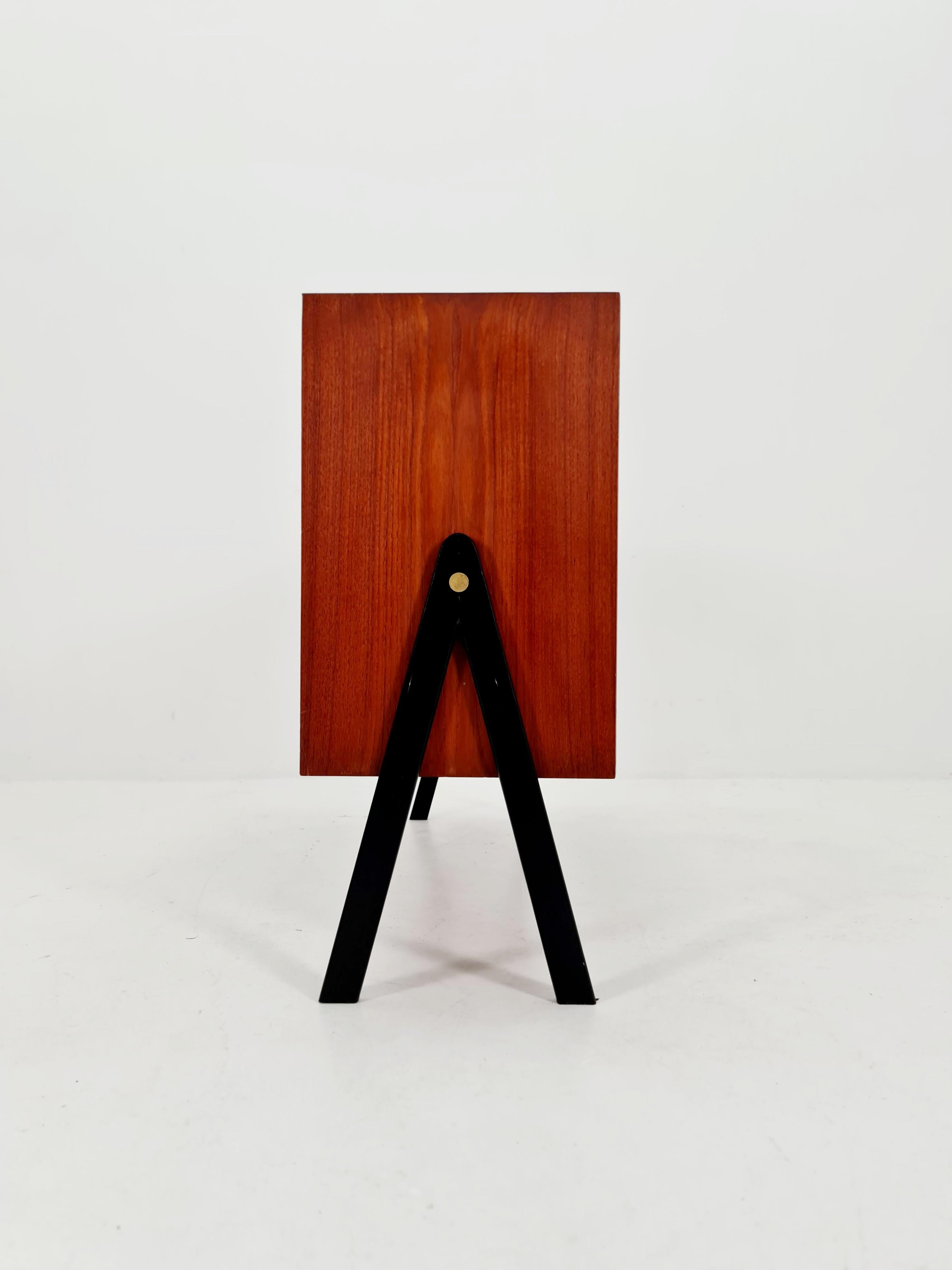 Dänische Vintage-Anrichte aus Teakholz aus der Mitte des Jahrhunderts, 1960er Jahre im Angebot 2
