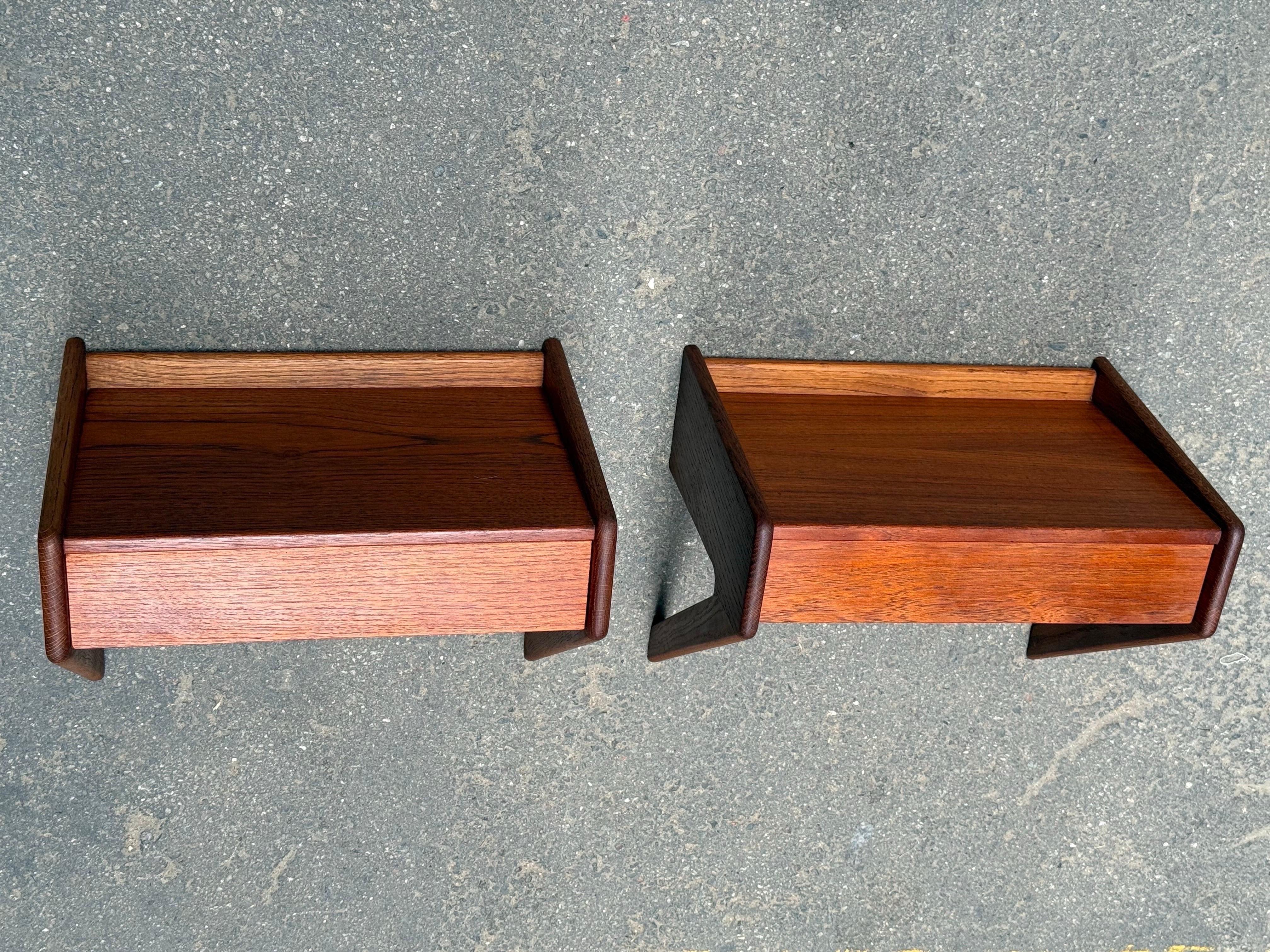 Mid-Century moderno Mid-Century Danish Wall-Mounted Nightstands from Ølholm Møbelfabrik, 1950s in vendita