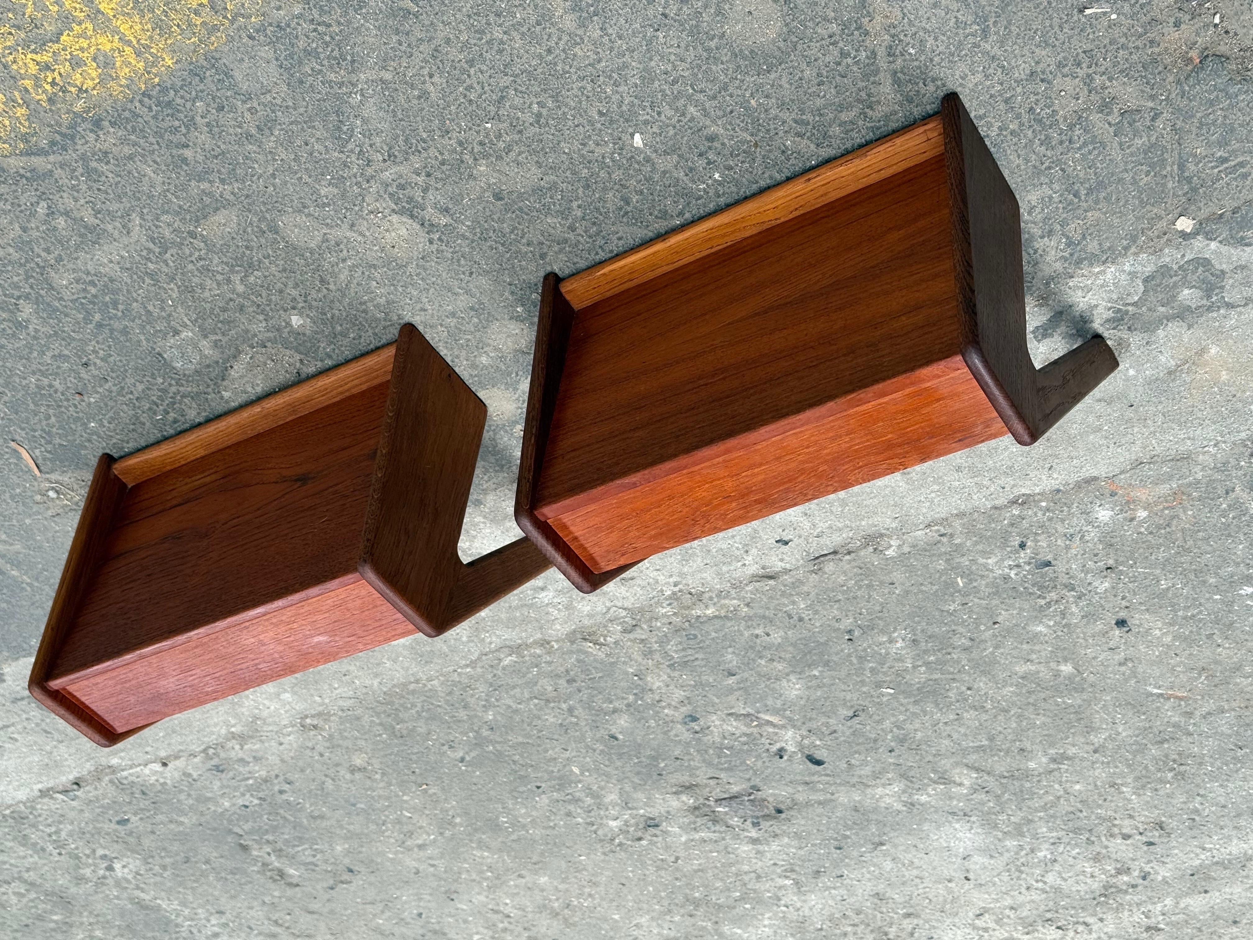 Mid-Century Danish Wall-Mounted Nightstands from Ølholm Møbelfabrik, 1950s in vendita 1